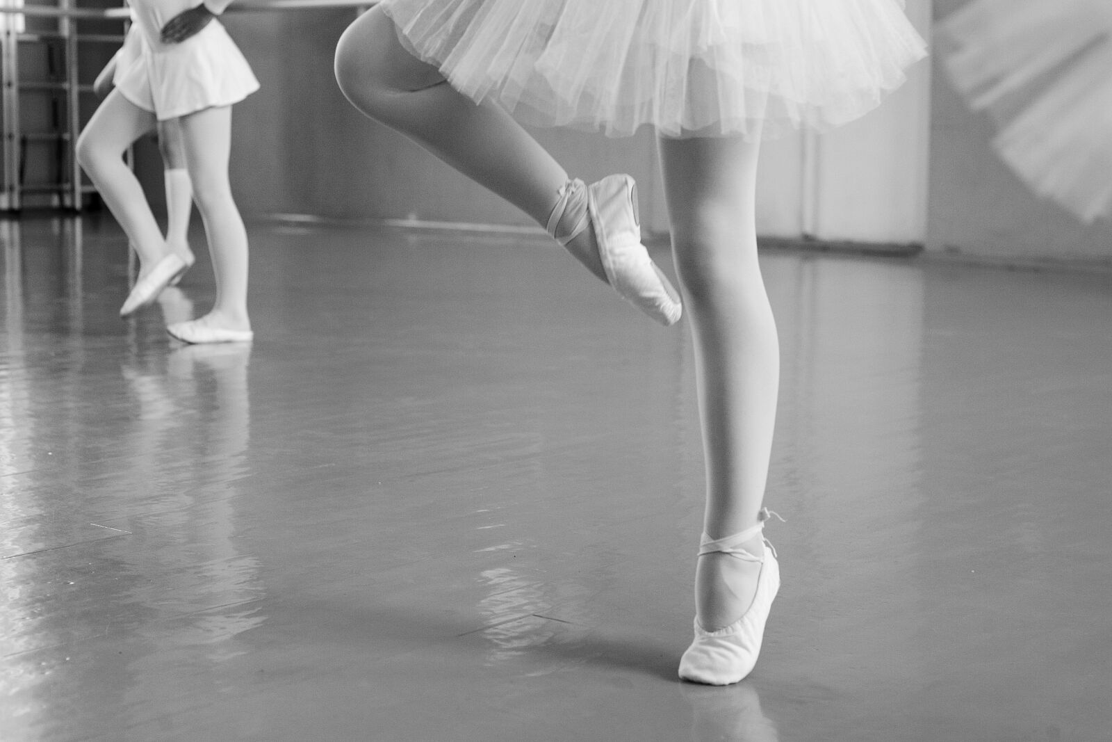 Canon EOS-1D Mark II sample photo. Kids, ballet, dance lesson photography