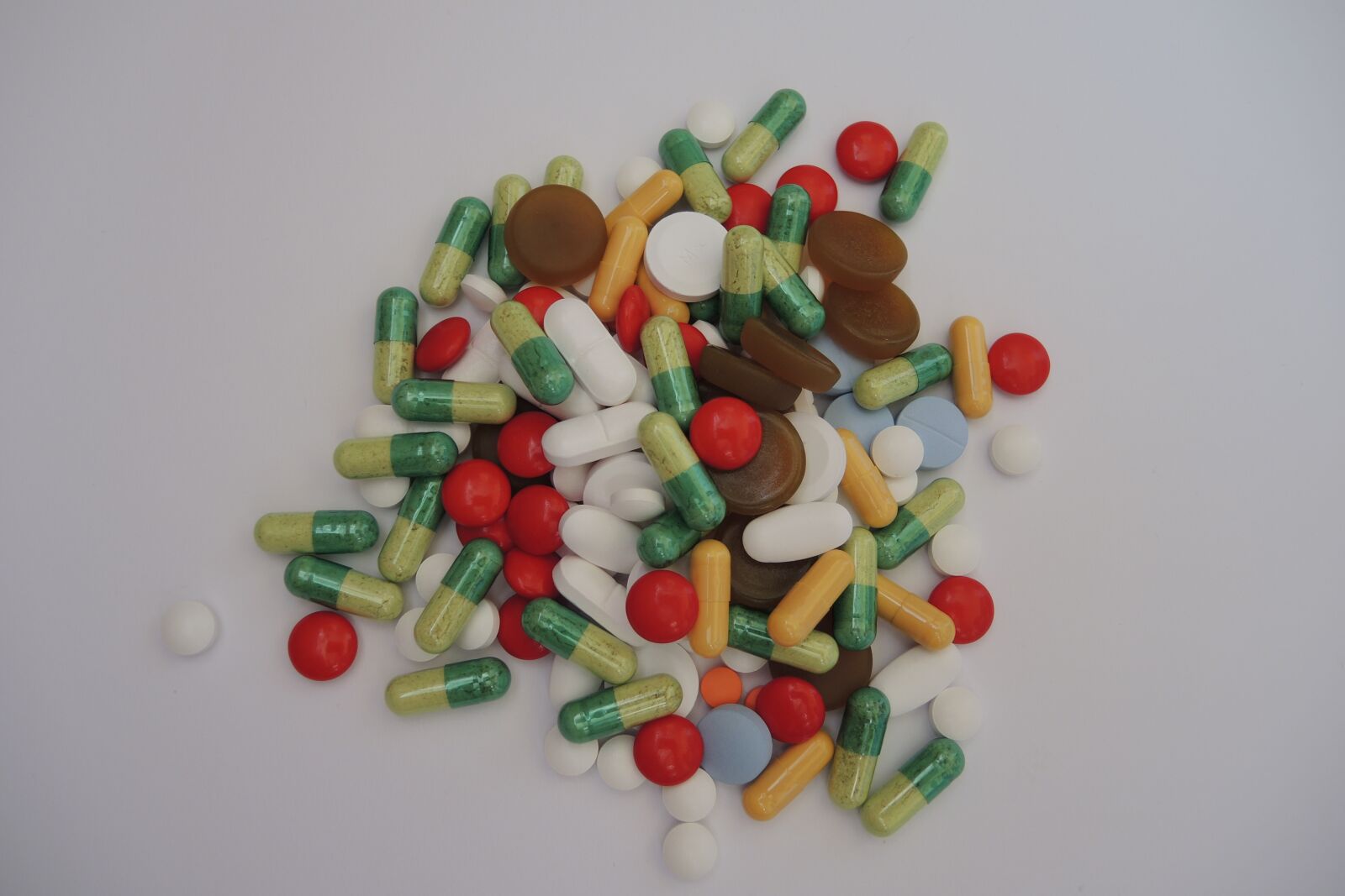 Nikon Coolpix P7800 sample photo. Medical, medicines, tablets photography