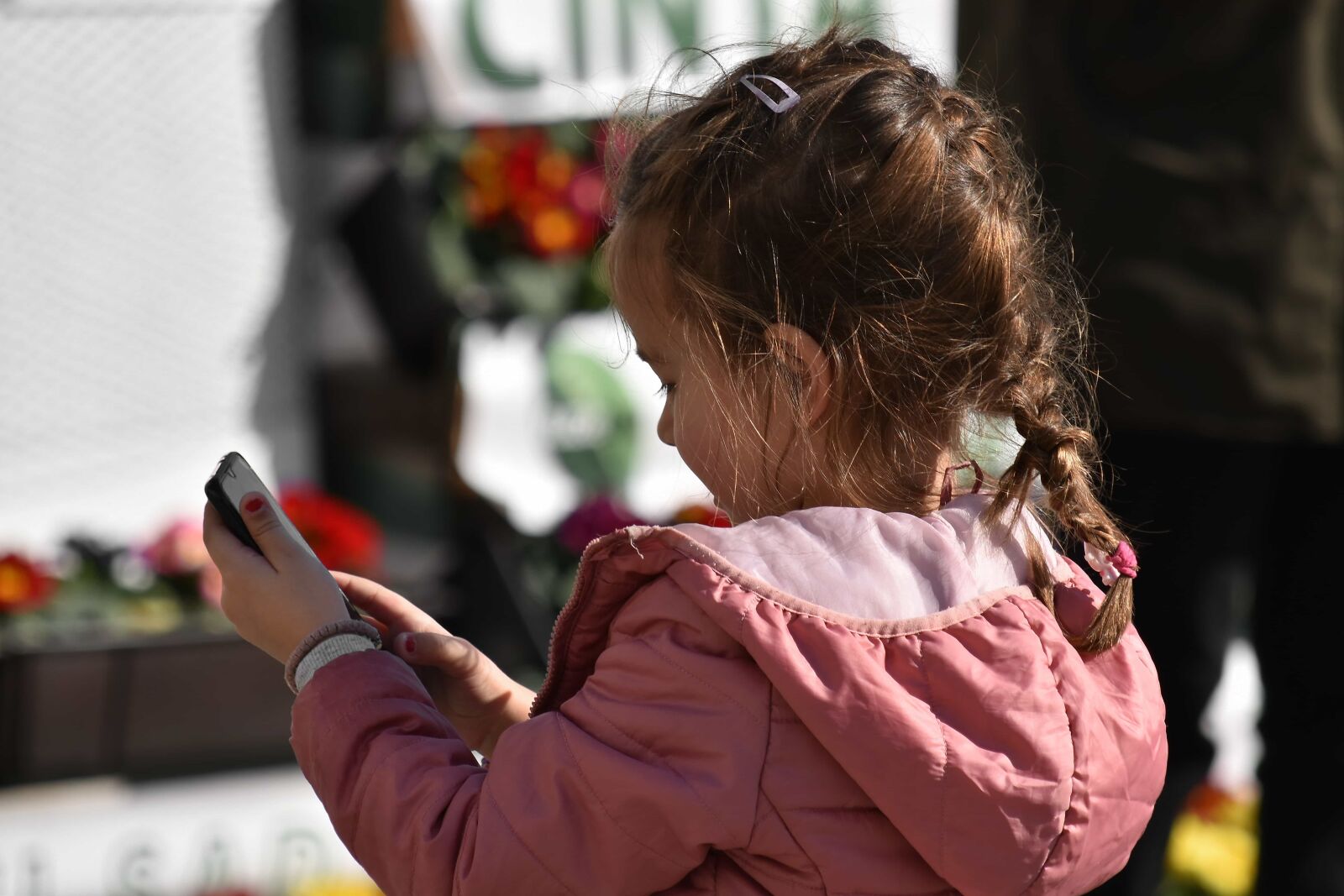 Nikon D5500 sample photo. Child, internet, mobile phone photography