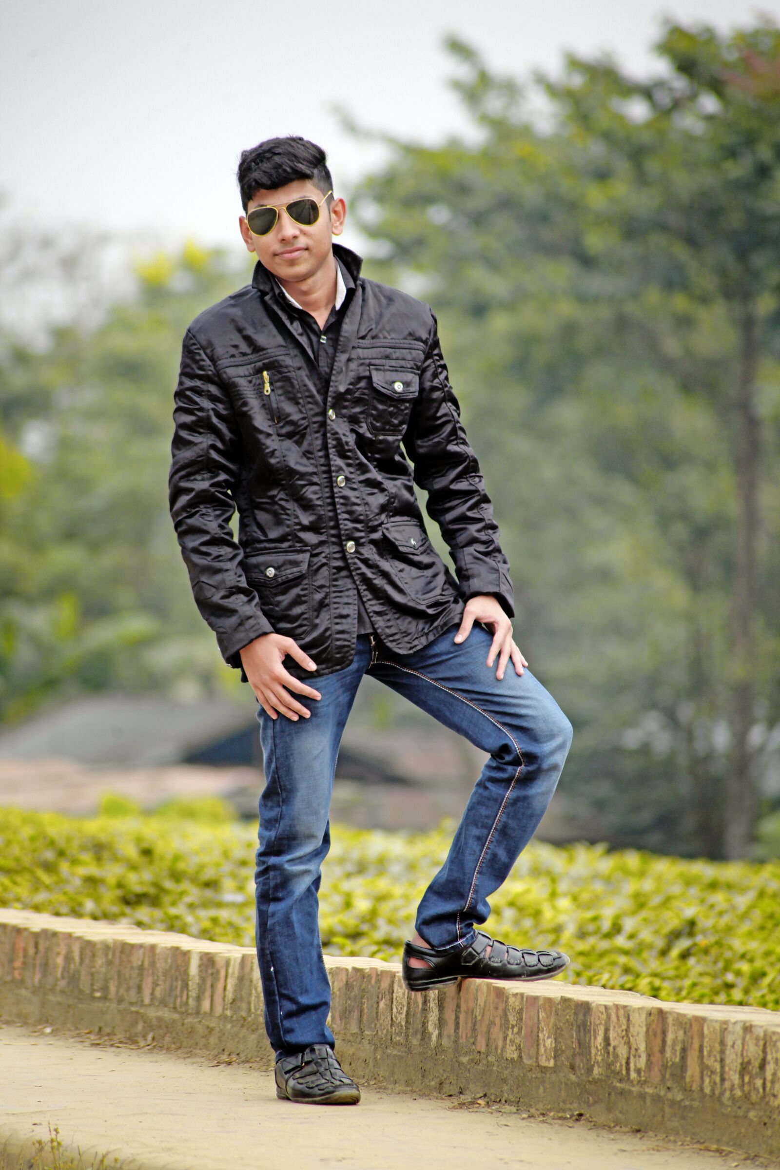 Canon EOS 5D Mark II sample photo. Posing, sun glasses, boy photography