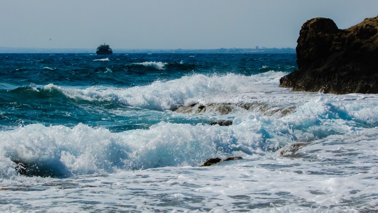 Canon PowerShot SX400 IS sample photo. Wave, smashing, rocky coast photography
