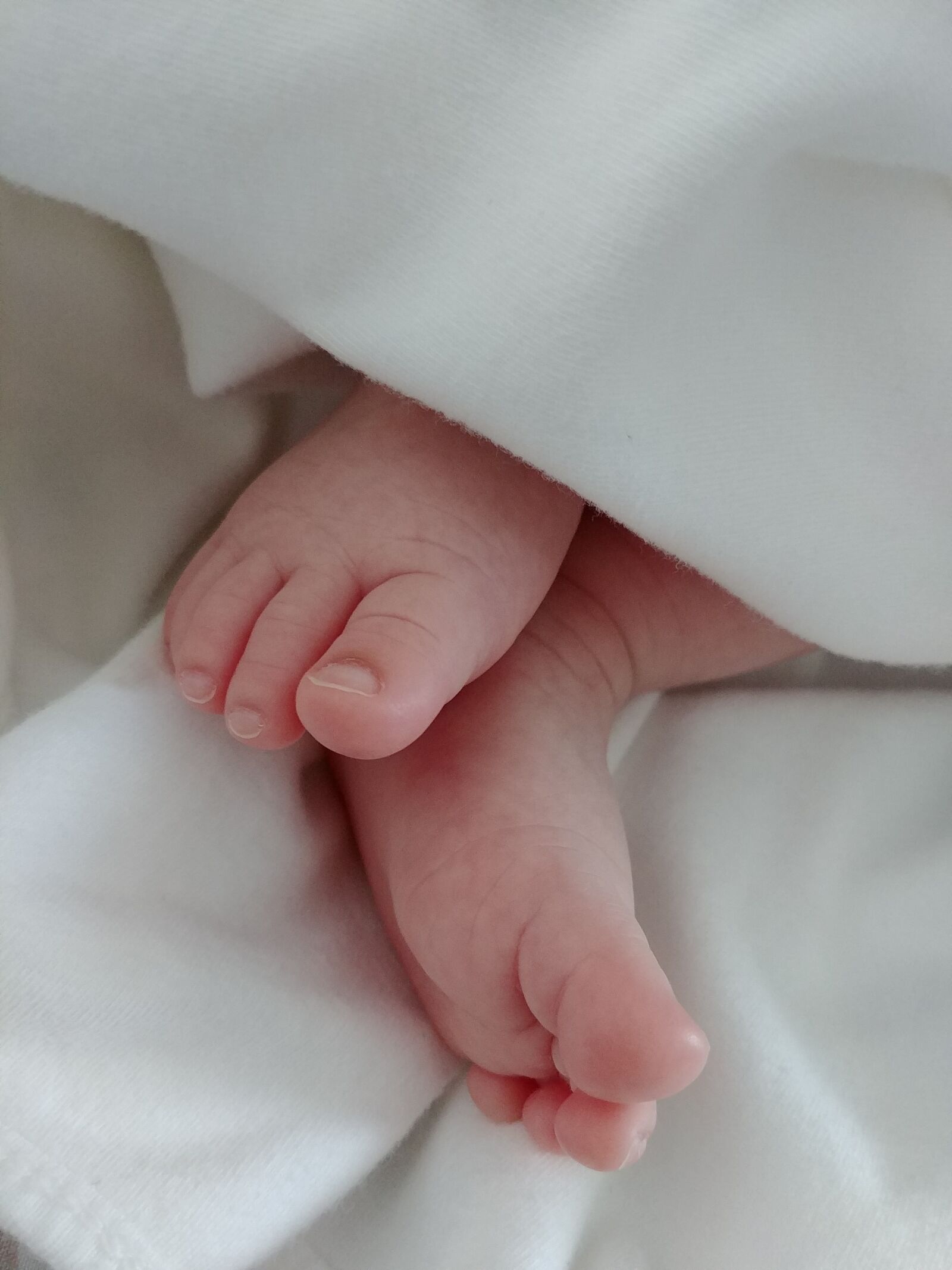 LG G6 sample photo. Baby, foot, cute photography