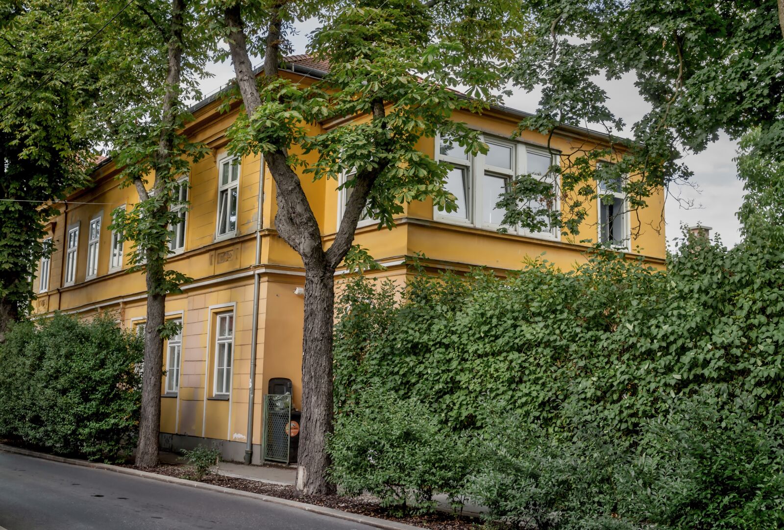 Canon EOS M sample photo. House, orange, yellow photography