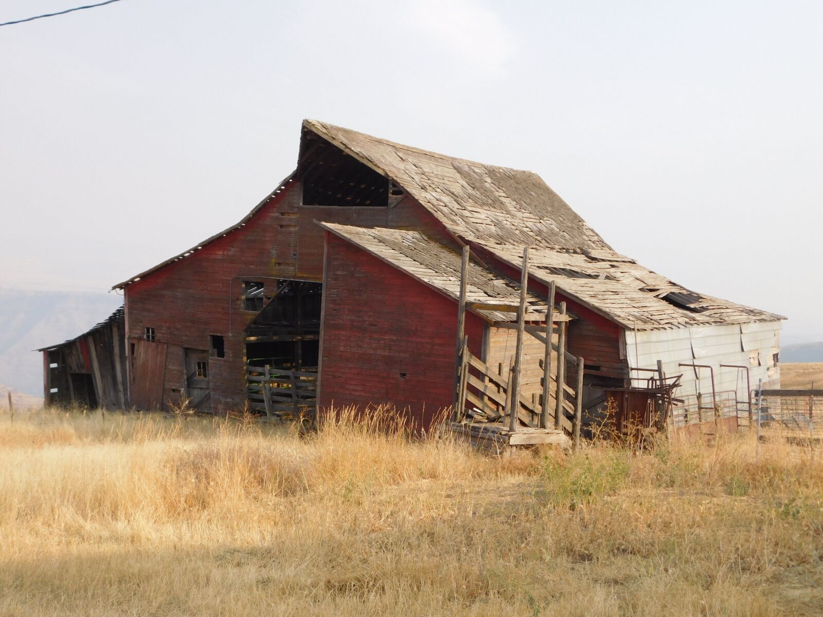 Nikon Coolpix L840 sample photo. Barn, abandoned, house photography
