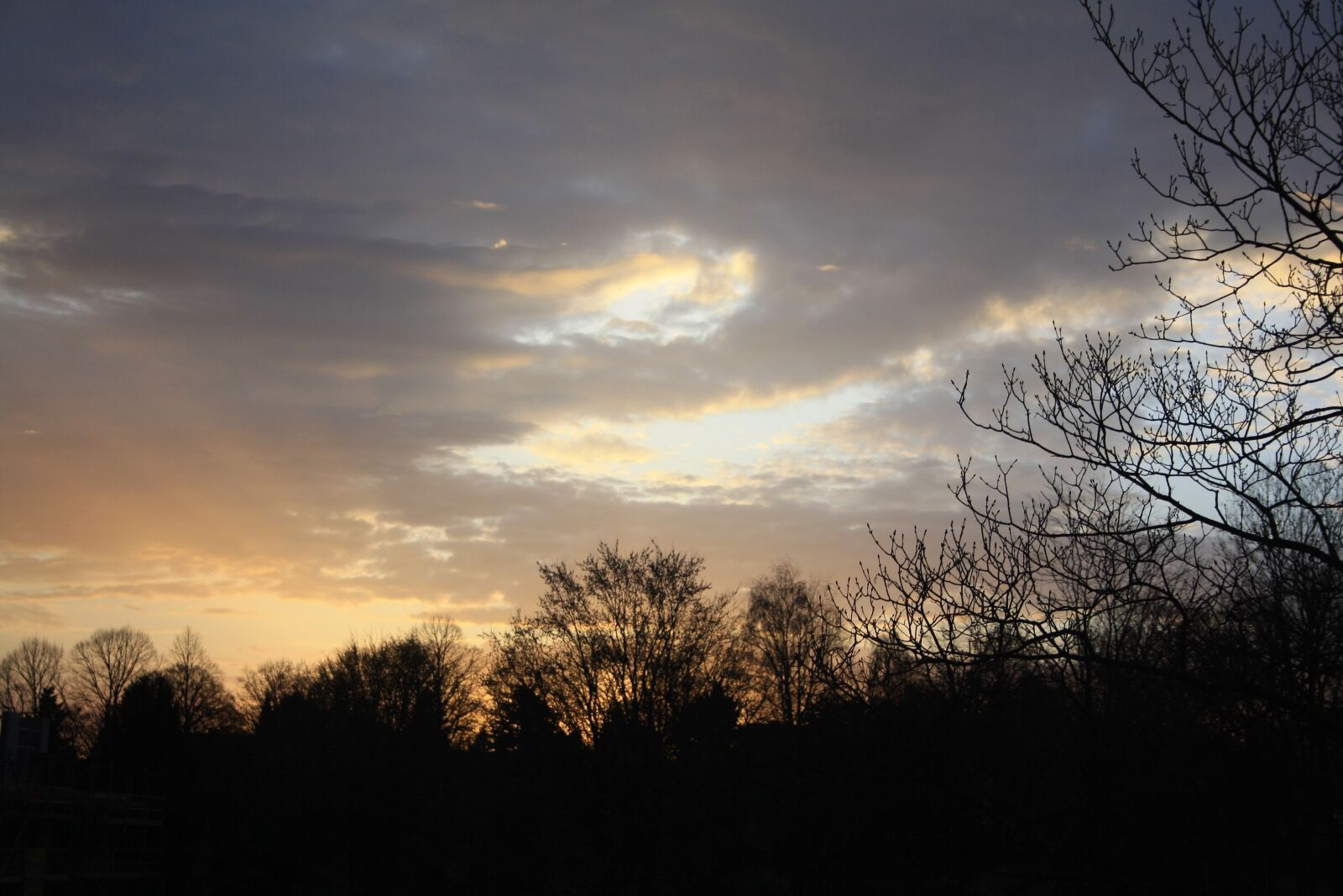 Canon EOS 1000D (EOS Digital Rebel XS / EOS Kiss F) sample photo. Sunrise, sky, trees photography