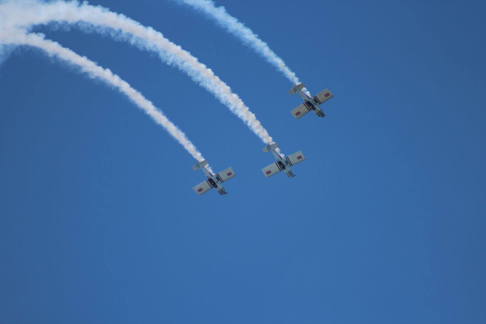 Canon EF 75-300mm f/4-5.6 USM sample photo. Airplane, aircraft, military photography