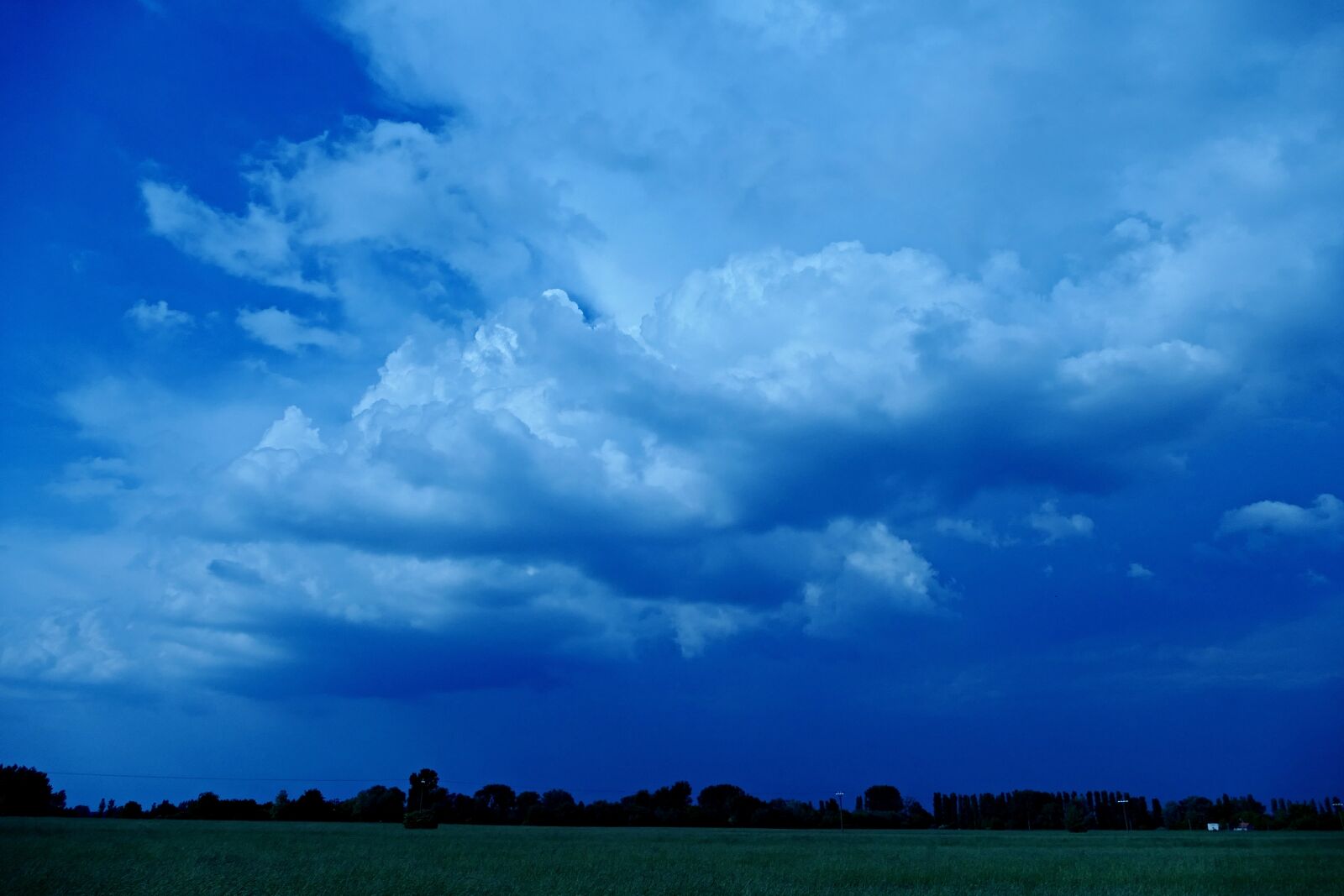 Panasonic Lumix DMC-FZ1000 sample photo. The clouds, clouds, the photography