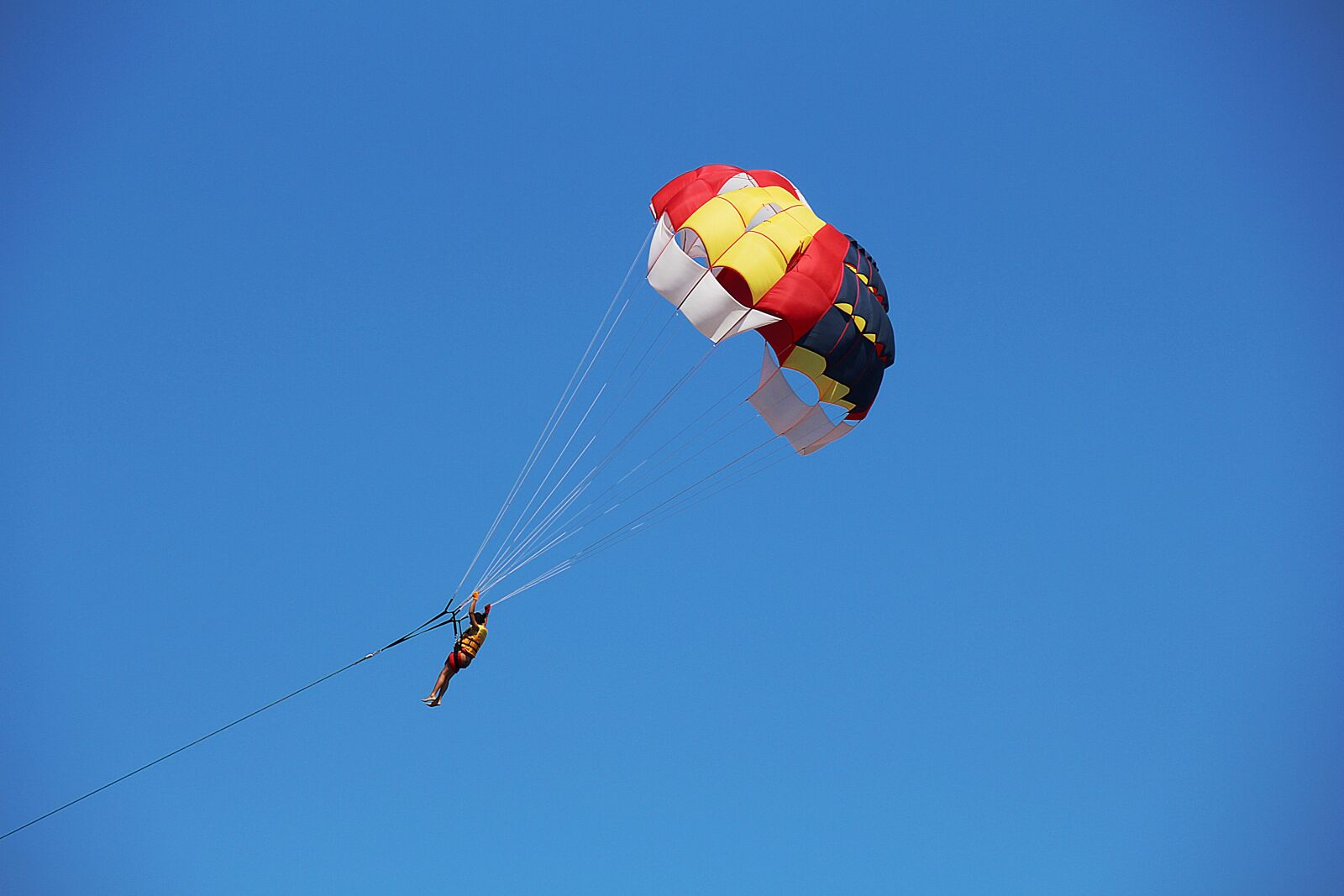 Canon EOS 700D (EOS Rebel T5i / EOS Kiss X7i) sample photo. Colors, blue sky, color photography