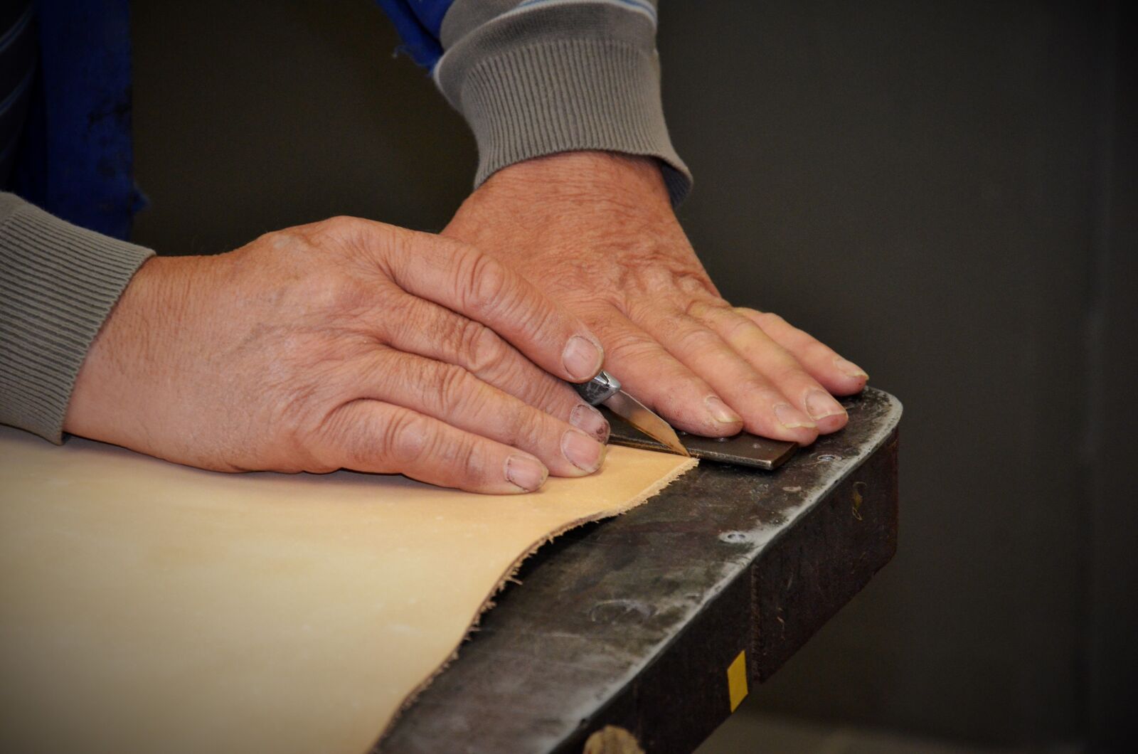 Nikon D7000 sample photo. Hands, crafts, leather photography