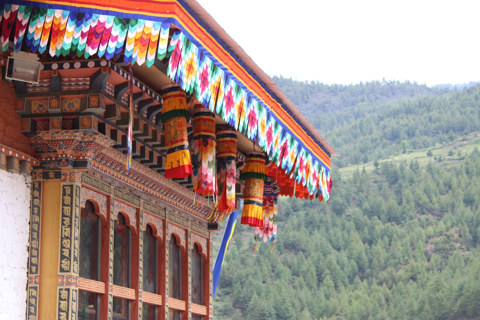 Canon EOS 1300D (EOS Rebel T6 / EOS Kiss X80) sample photo. Bhutan, prayer, buddhism photography