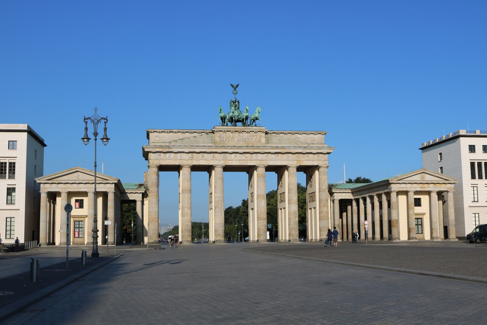 Canon EOS 750D (EOS Rebel T6i / EOS Kiss X8i) sample photo. Berlin, brandenburg gate, germany photography