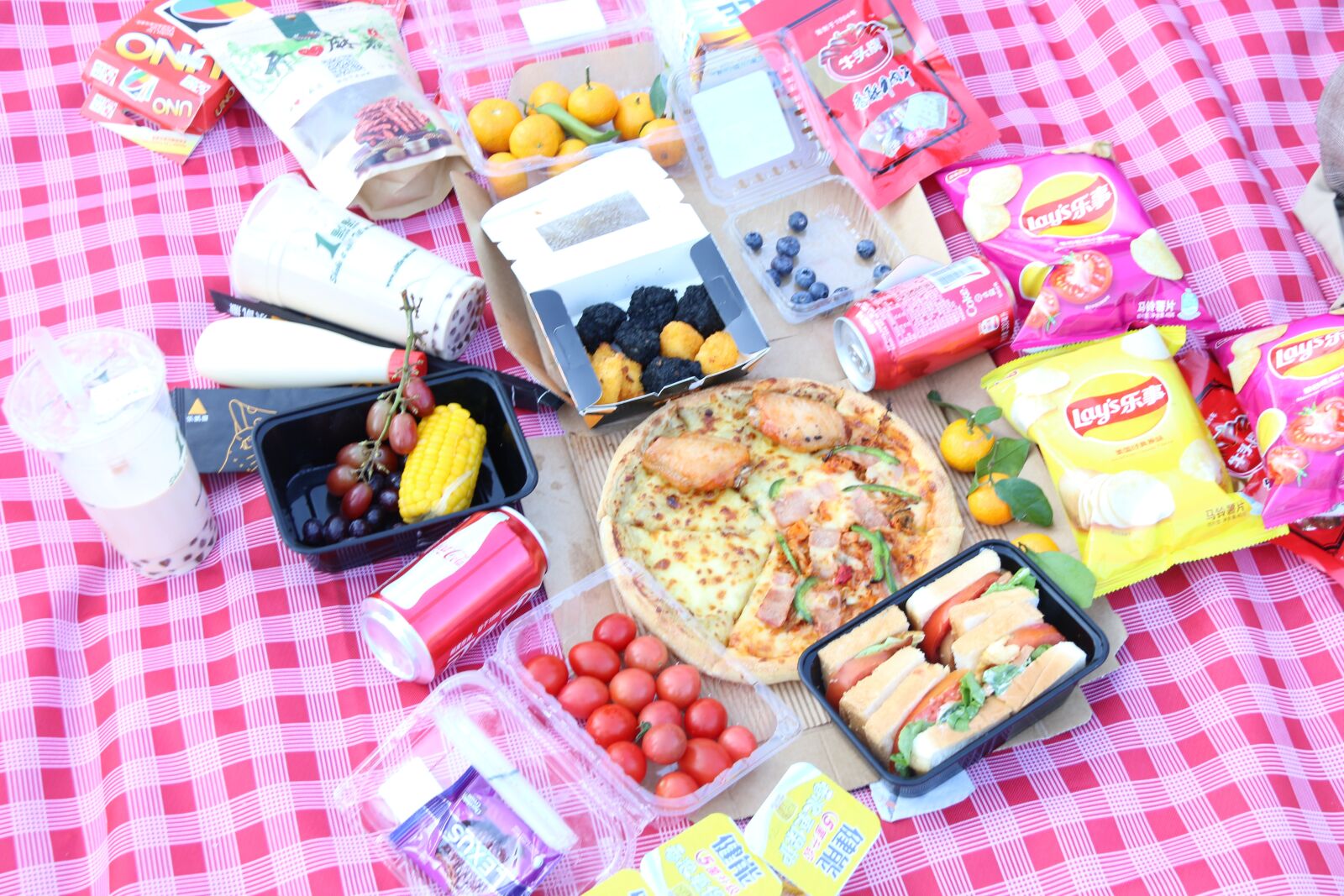 Canon EOS 70D + Canon EF-S 18-200mm F3.5-5.6 IS sample photo. Picnic, weekend, food photography