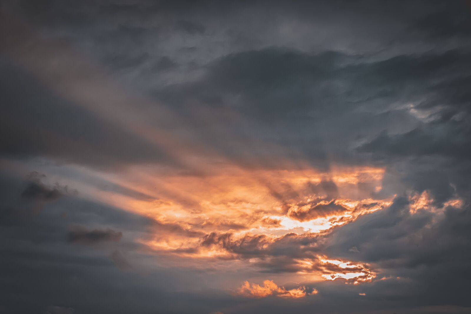 Canon EOS 80D sample photo. Clouds, sky, sunbeam photography