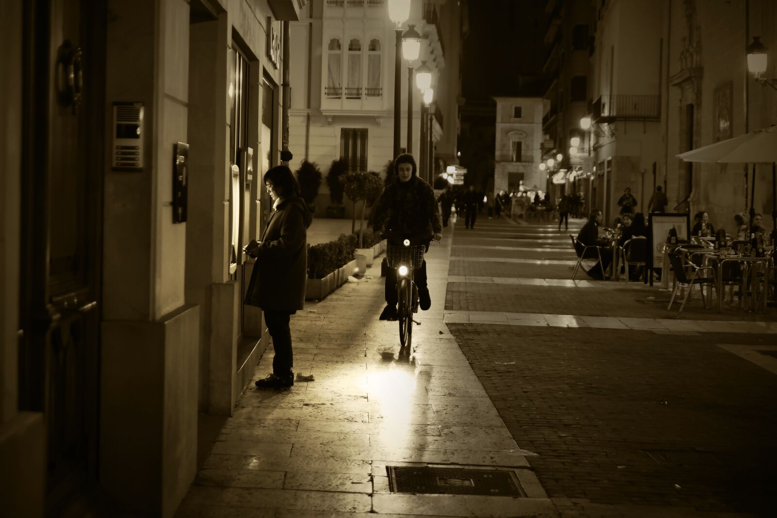 Nikon D750 sample photo. People, street, adult photography