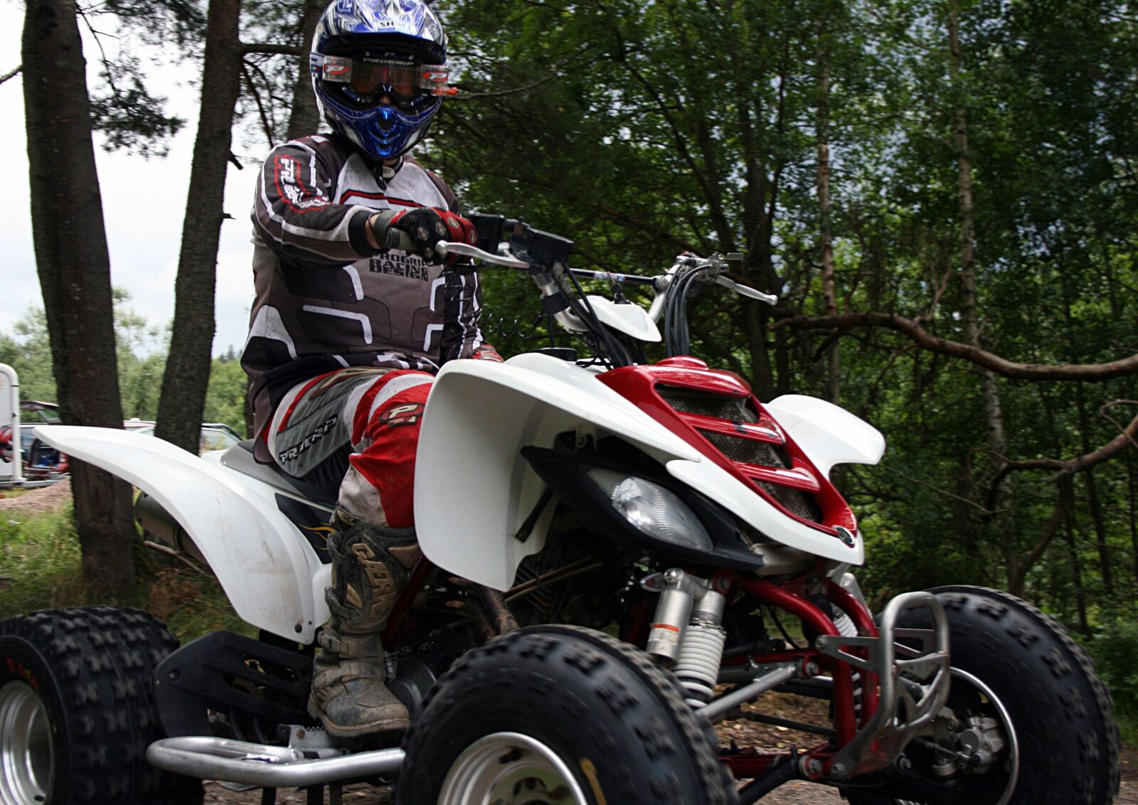 Canon EOS 400D (EOS Digital Rebel XTi / EOS Kiss Digital X) sample photo. Quad, dirt bike, action photography