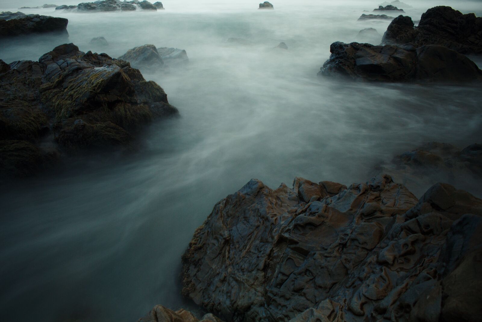 Canon EOS 700D (EOS Rebel T5i / EOS Kiss X7i) sample photo. Black, and, brown, rock photography