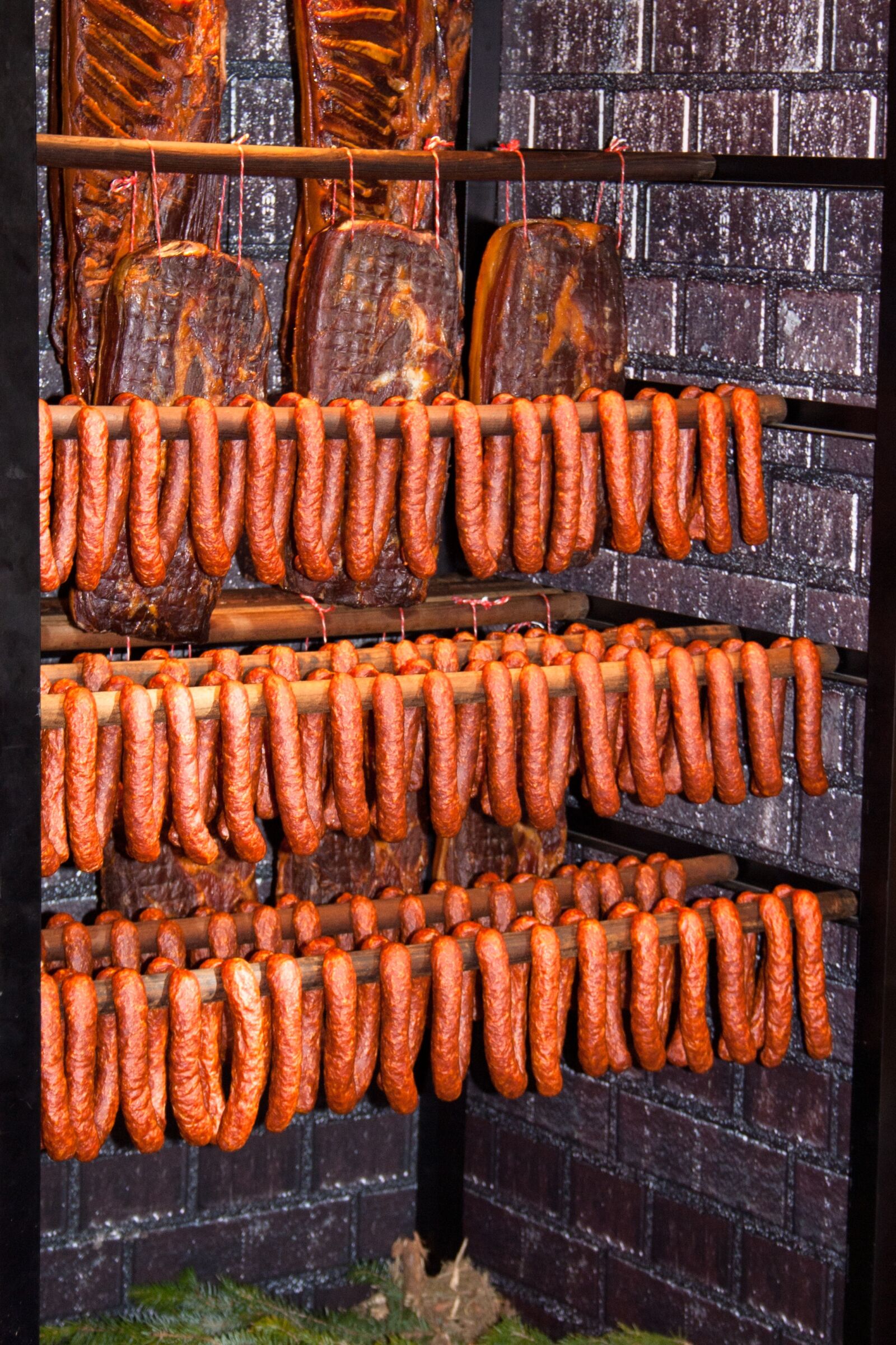 Canon EOS 350D (EOS Digital Rebel XT / EOS Kiss Digital N) sample photo. Smoking, bratwurst, sausage photography