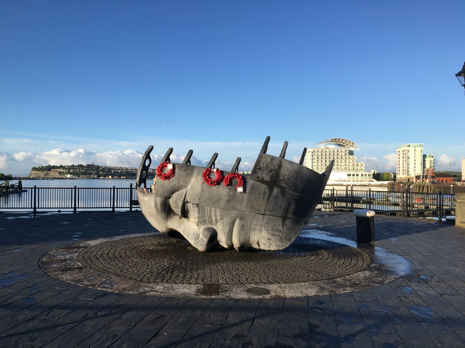 iPhone 6s Plus back camera 4.15mm f/2.2 sample photo. Cardiff bay, street art photography