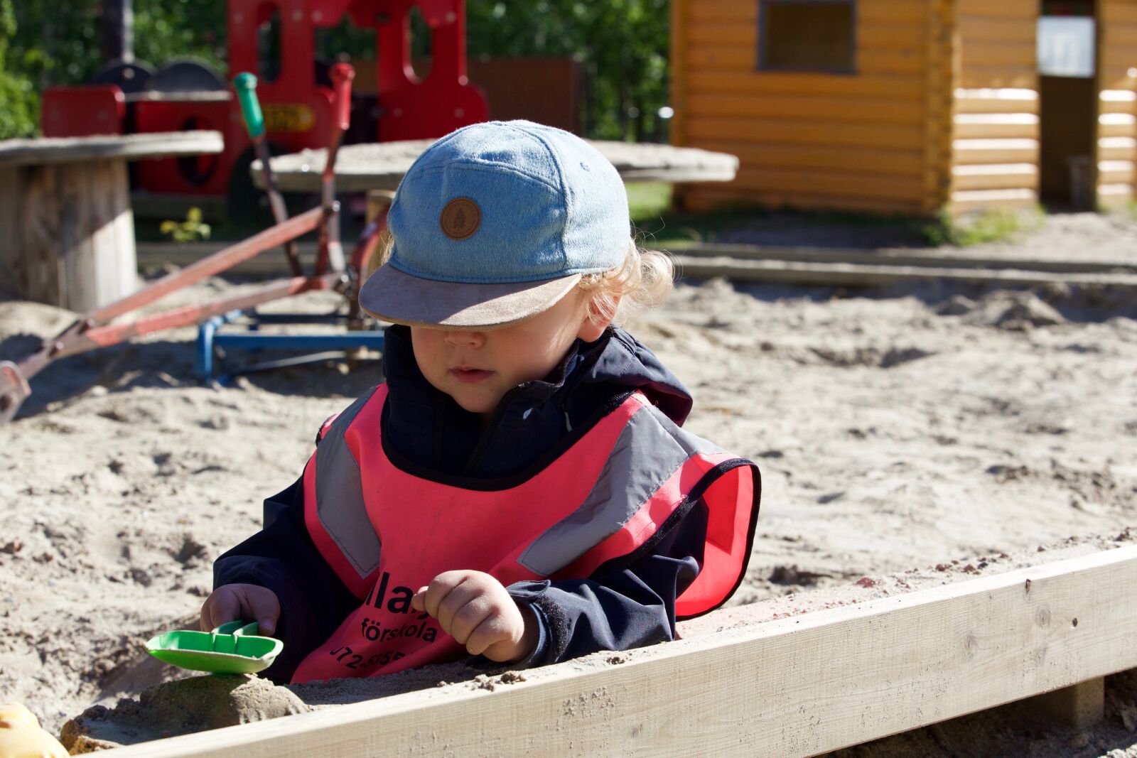 Canon EOS 5D Mark III sample photo. Sandbox, child, sand photography