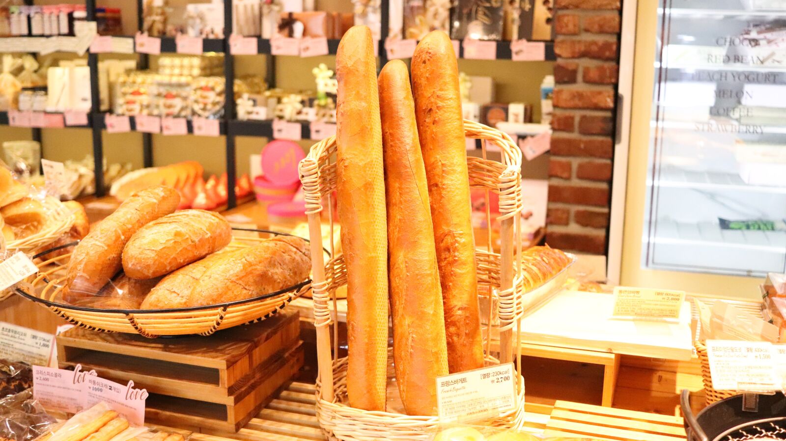 Canon EF-S 24mm F2.8 STM sample photo. Bakery, baggette, tous les photography