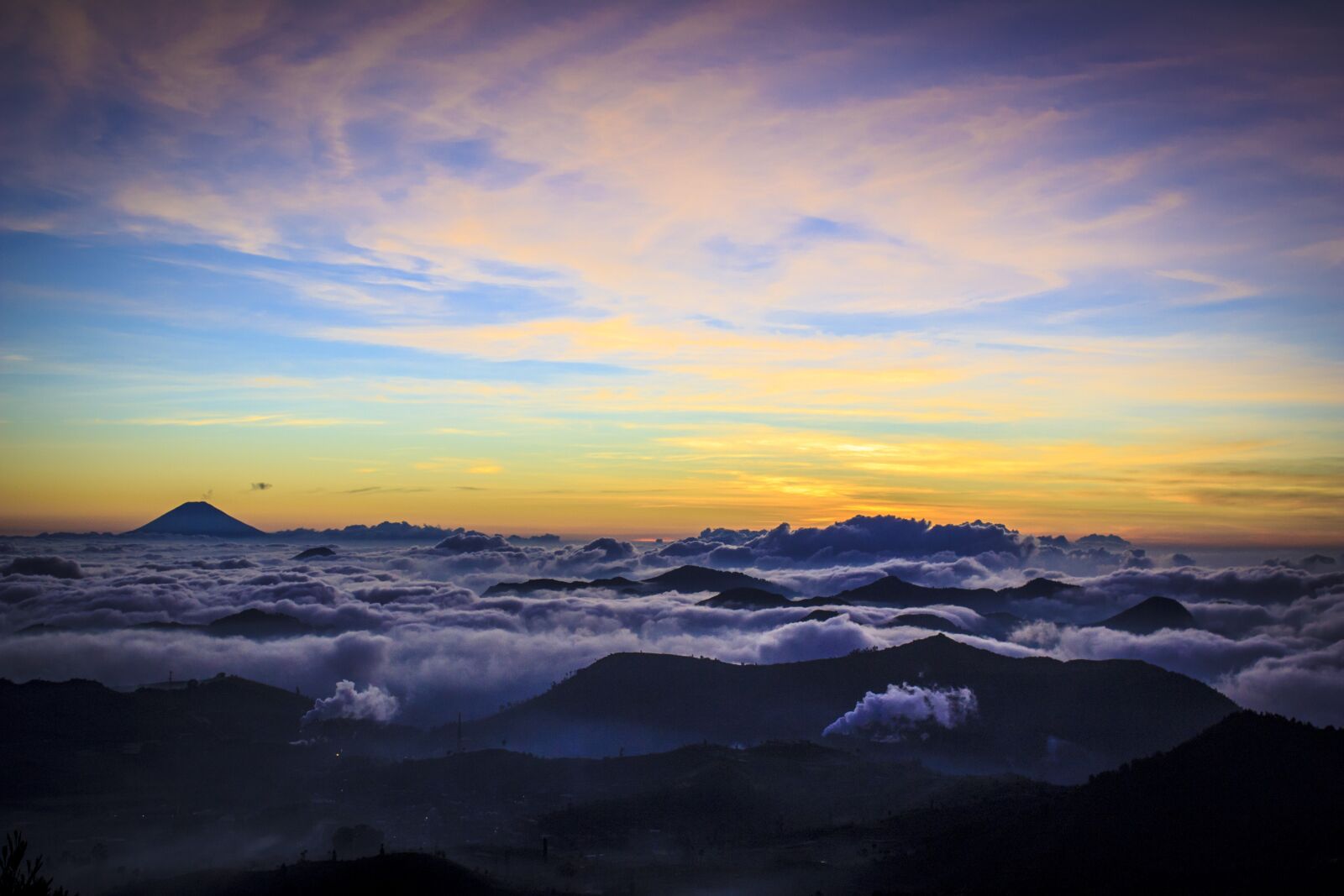 Canon EOS 600D (Rebel EOS T3i / EOS Kiss X5) sample photo. Mount prau, indonesia, mountain photography
