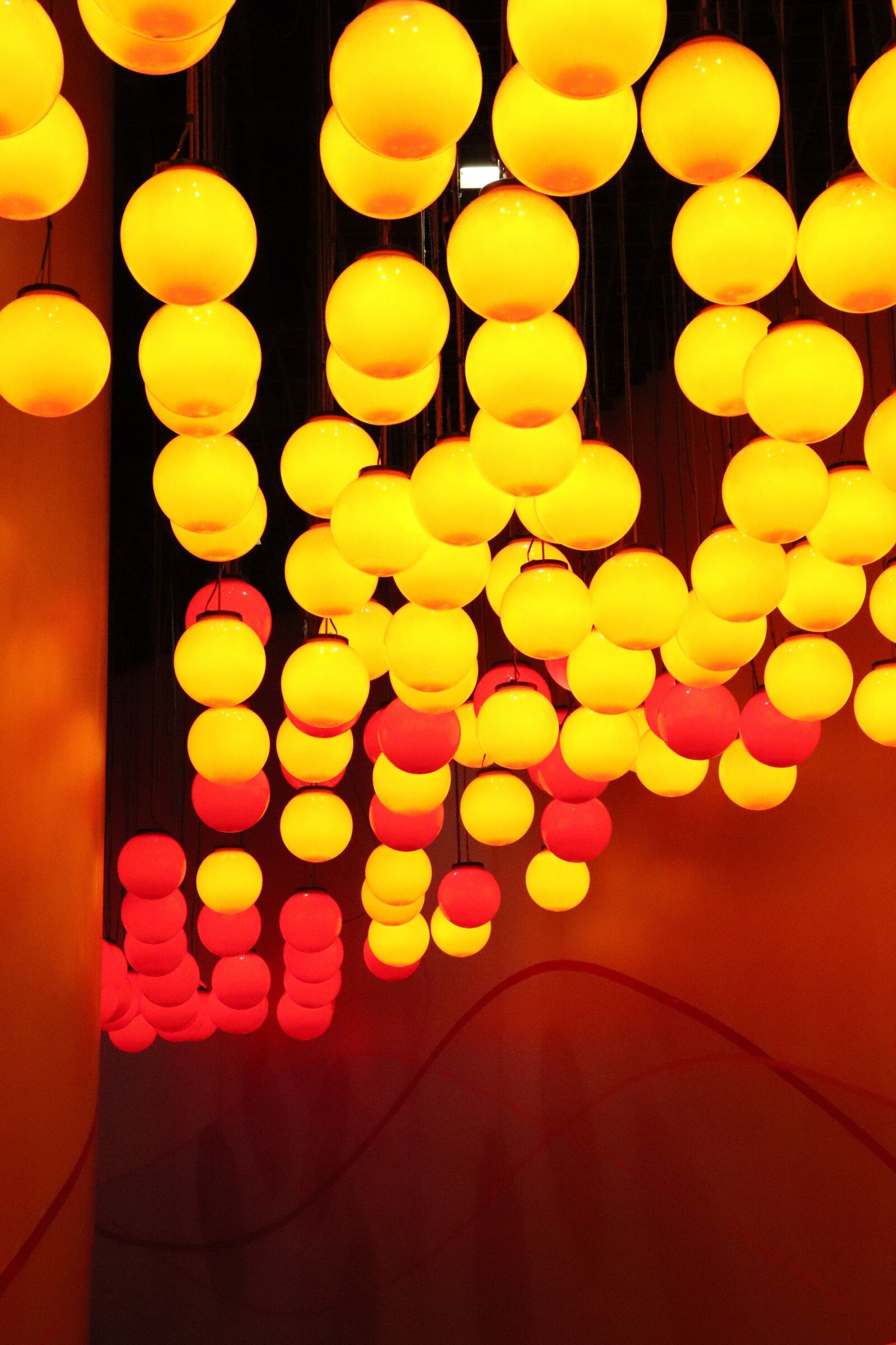 Canon EOS 77D (EOS 9000D / EOS 770D) sample photo. Building, light, warm photography