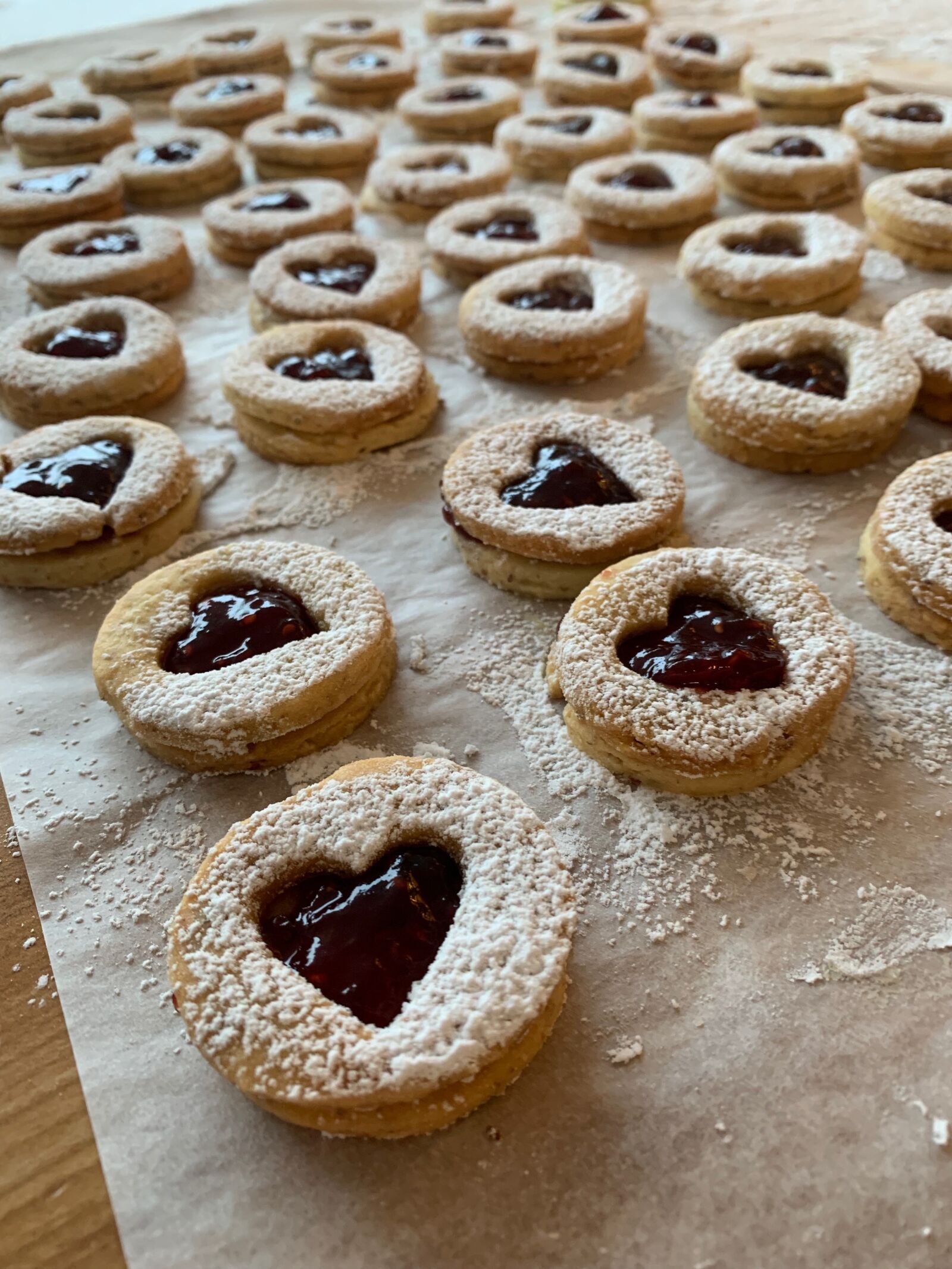 Apple iPhone XS sample photo. Baking, christmas, heart photography