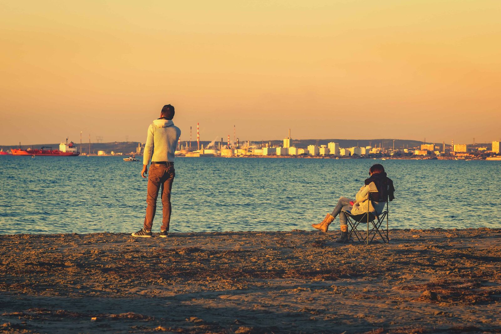 Nikon D3300 sample photo. Sunset, dawn, people, beach photography