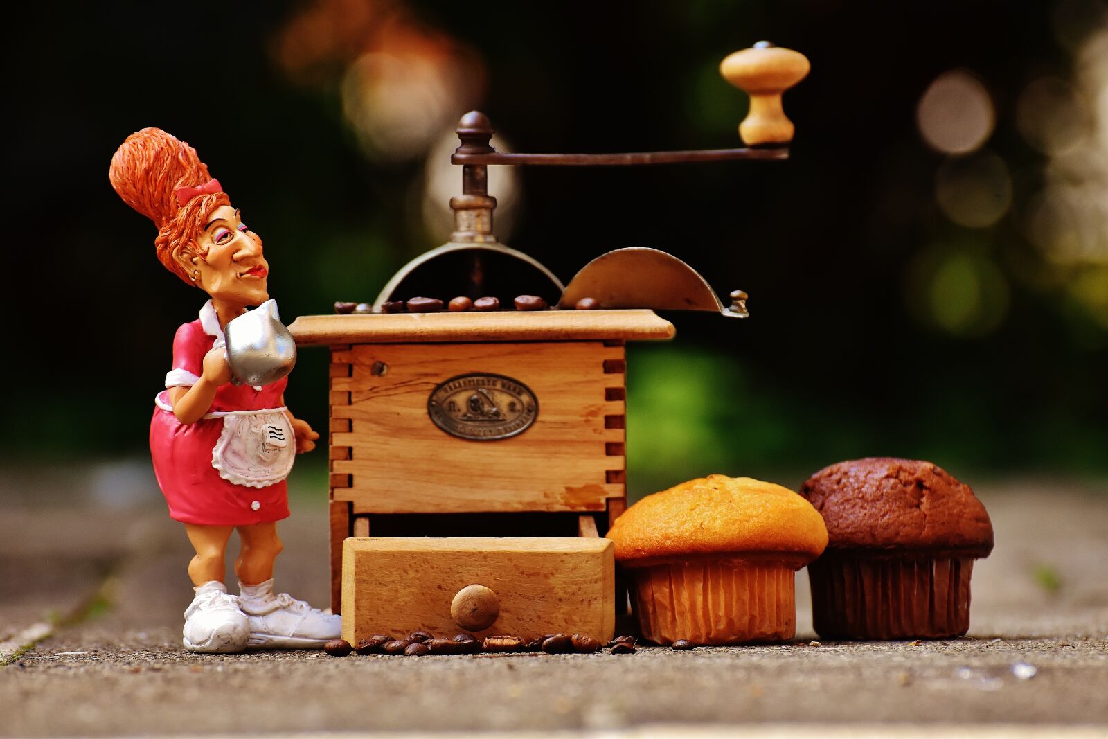 Nikon D7200 sample photo. Grinder, muffin, waitress photography