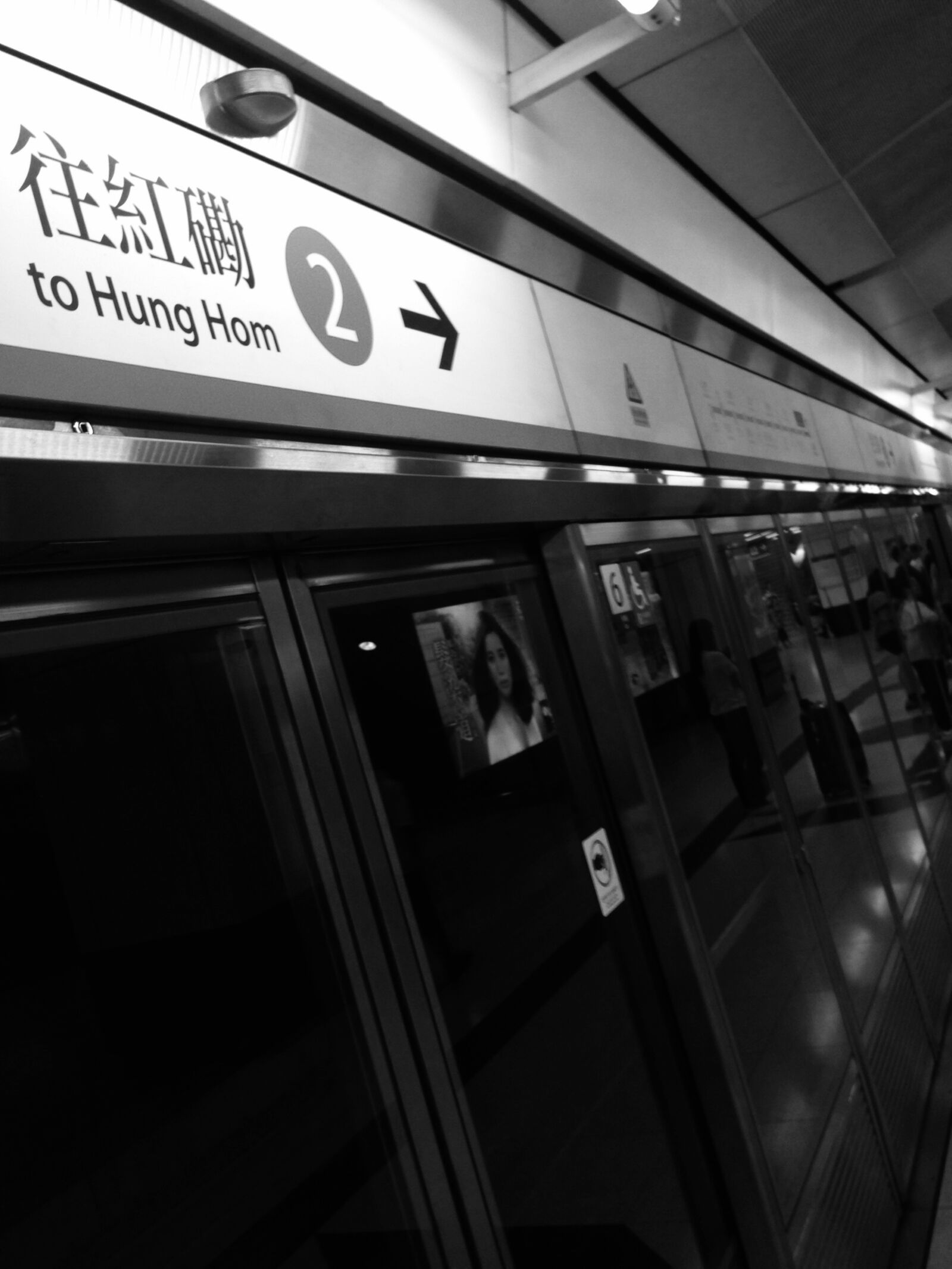 iPhone 5c back camera 4.12mm f/2.4 sample photo. Hong kong subway, platform photography