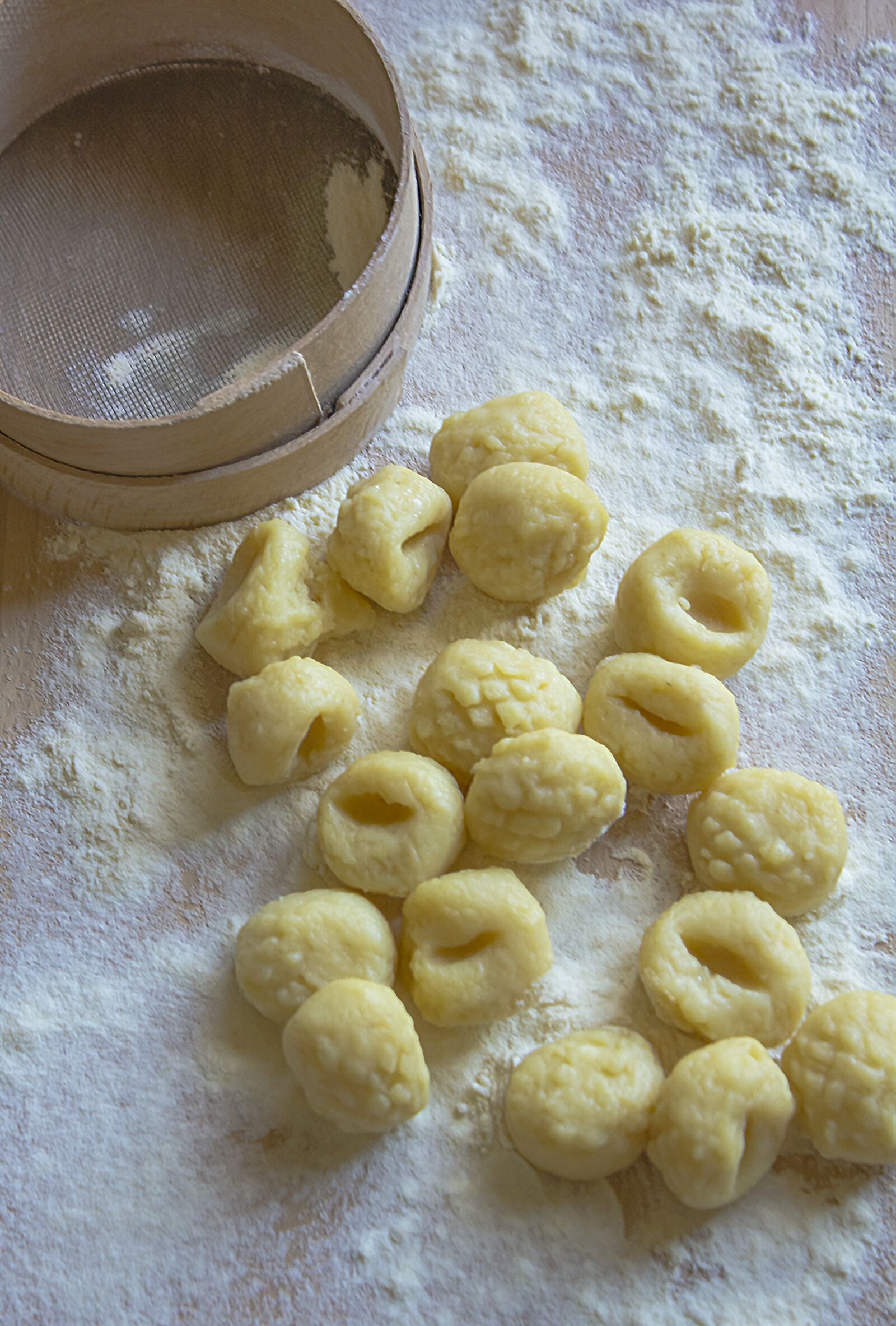 Canon EF-S 18-55mm F3.5-5.6 IS sample photo. Fresh pasta, gnocchi, cook photography