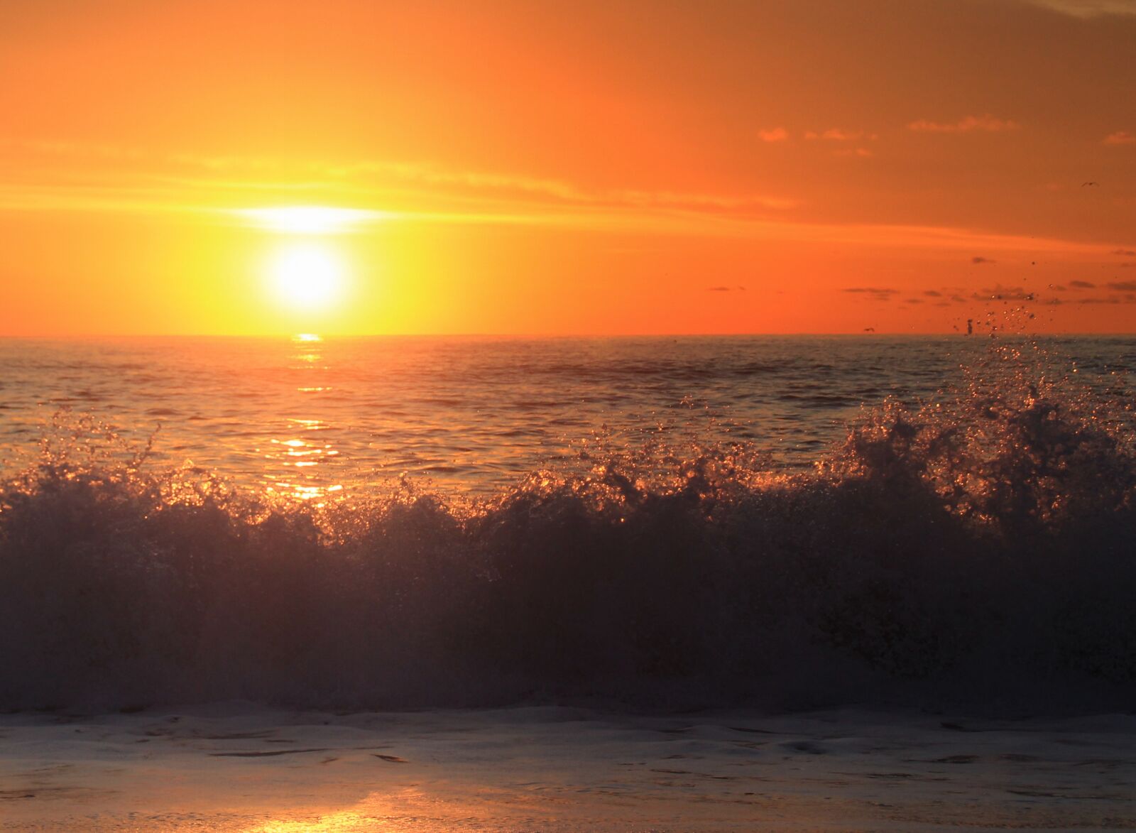 Canon EOS 700D (EOS Rebel T5i / EOS Kiss X7i) sample photo. Sunrise, ocean, waves photography