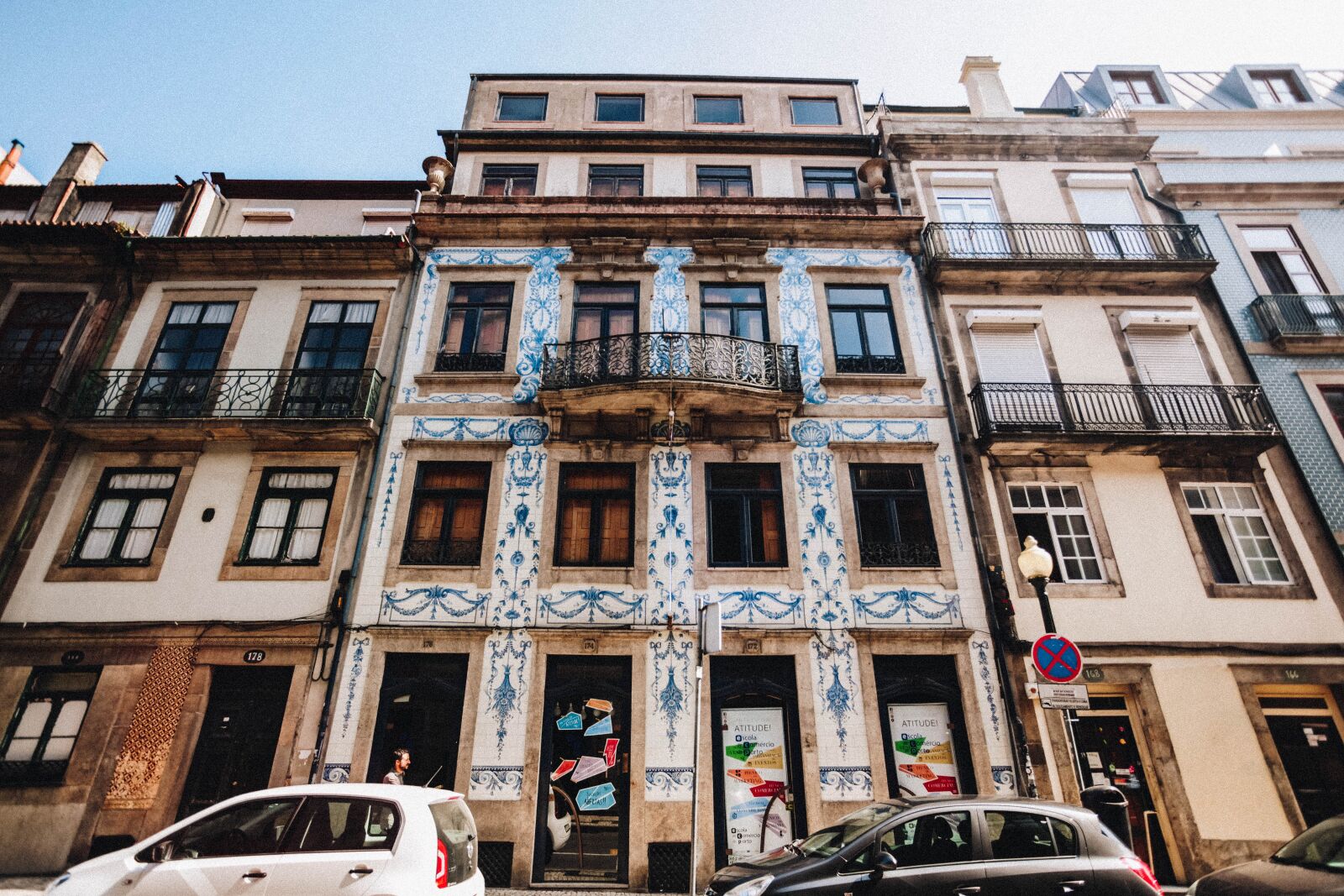 Canon EOS 5D Mark II + Canon EF 17-40mm F4L USM sample photo. Portugal, porto, building photography