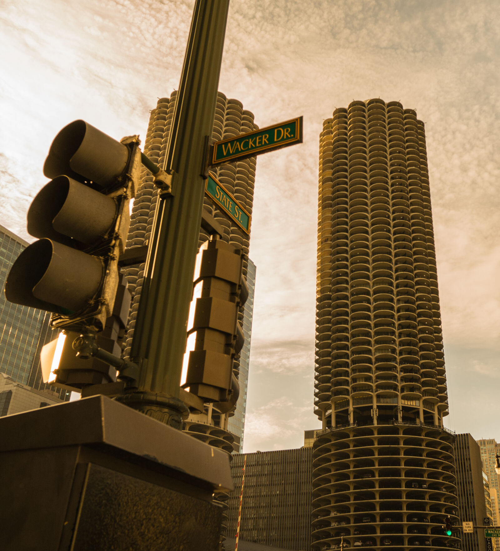 Panasonic Lumix DMC-G7 sample photo. Building, chicago, dutch, tilt photography