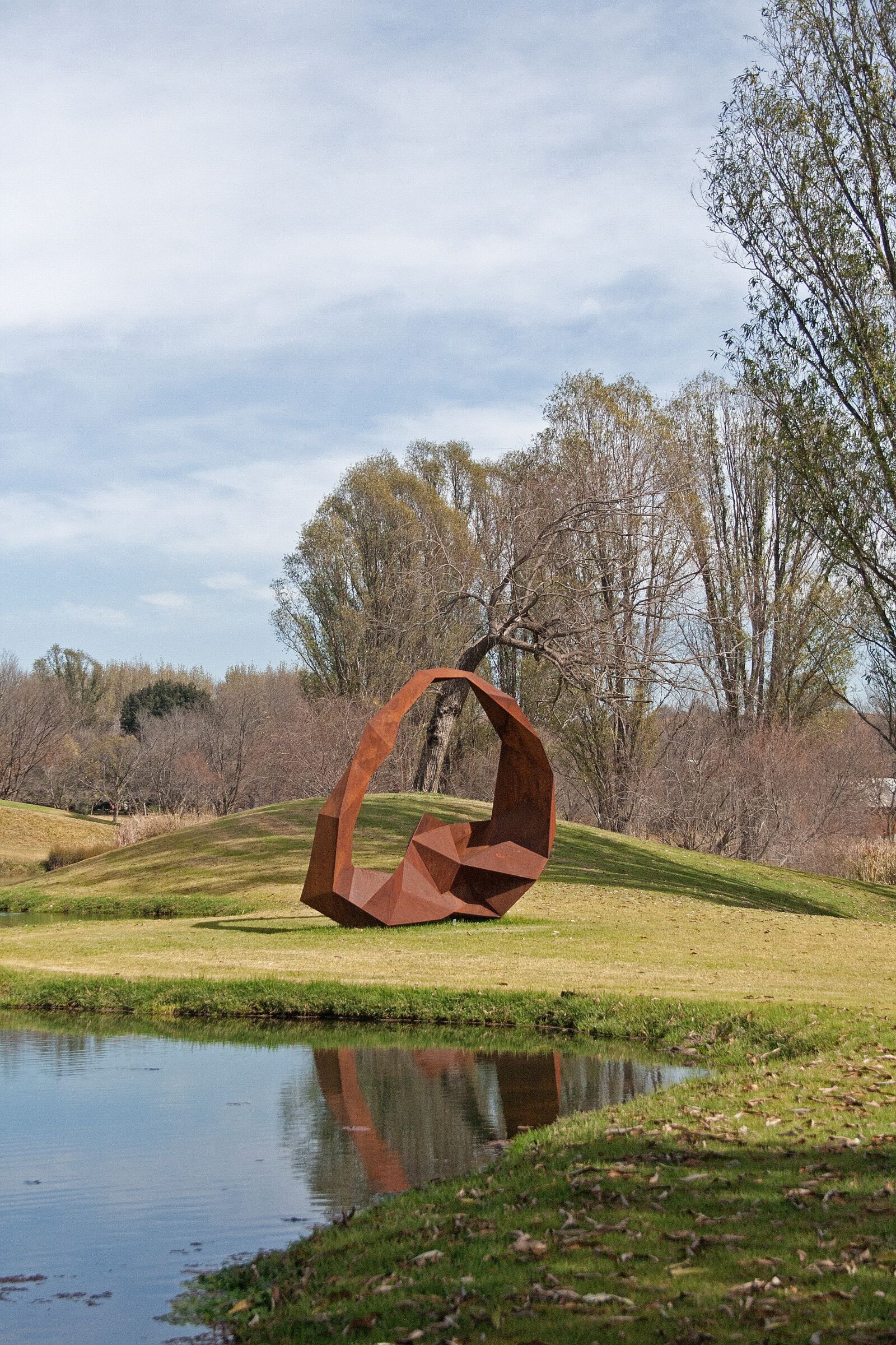 Canon EF-S 18-55mm F3.5-5.6 II sample photo. Sculpture, modern, structure photography