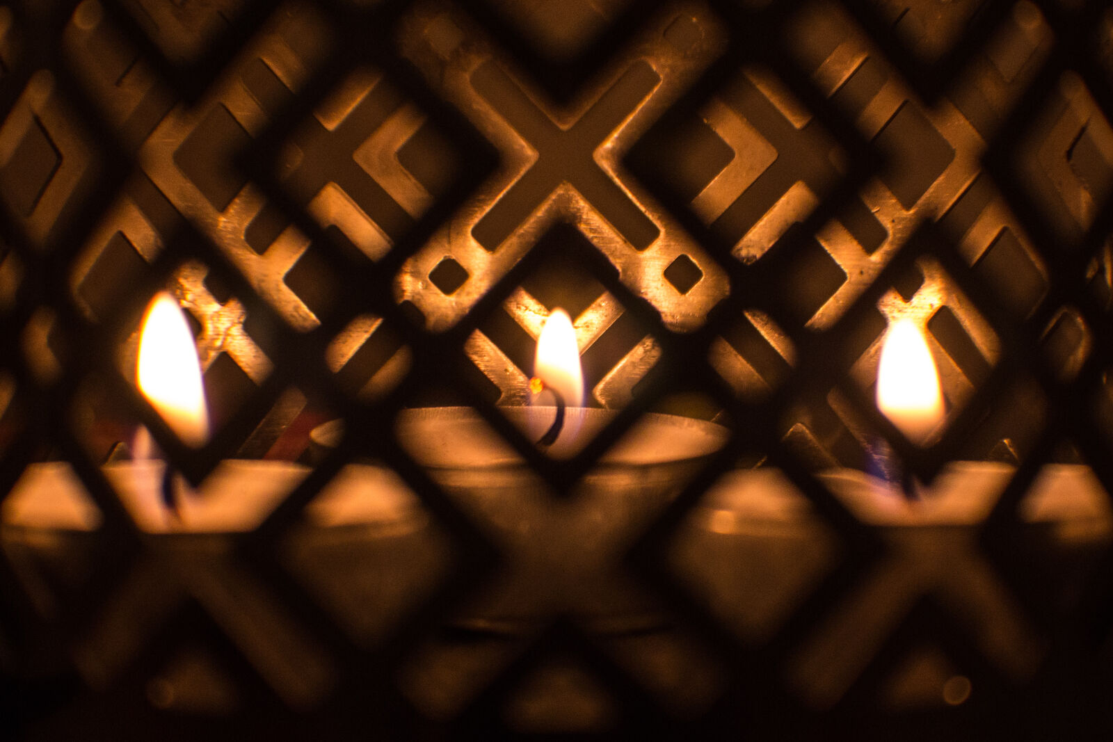 Canon EOS 1200D (EOS Rebel T5 / EOS Kiss X70 / EOS Hi) sample photo. Canon, detail, fire, night photography