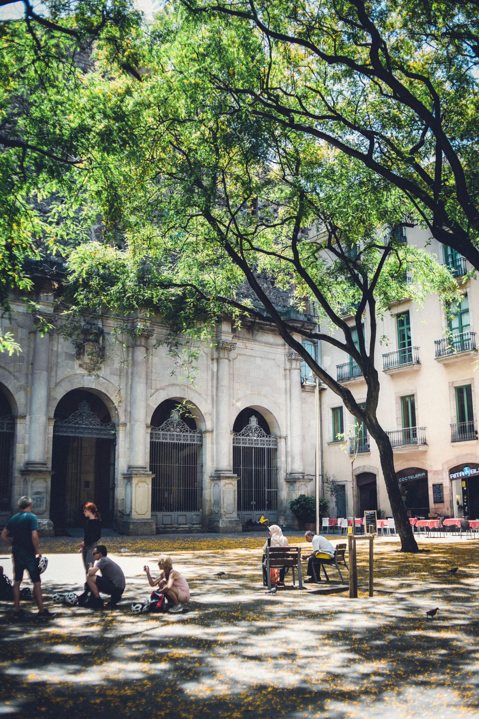 Sony a7R II sample photo. Barcelona, church, people photography