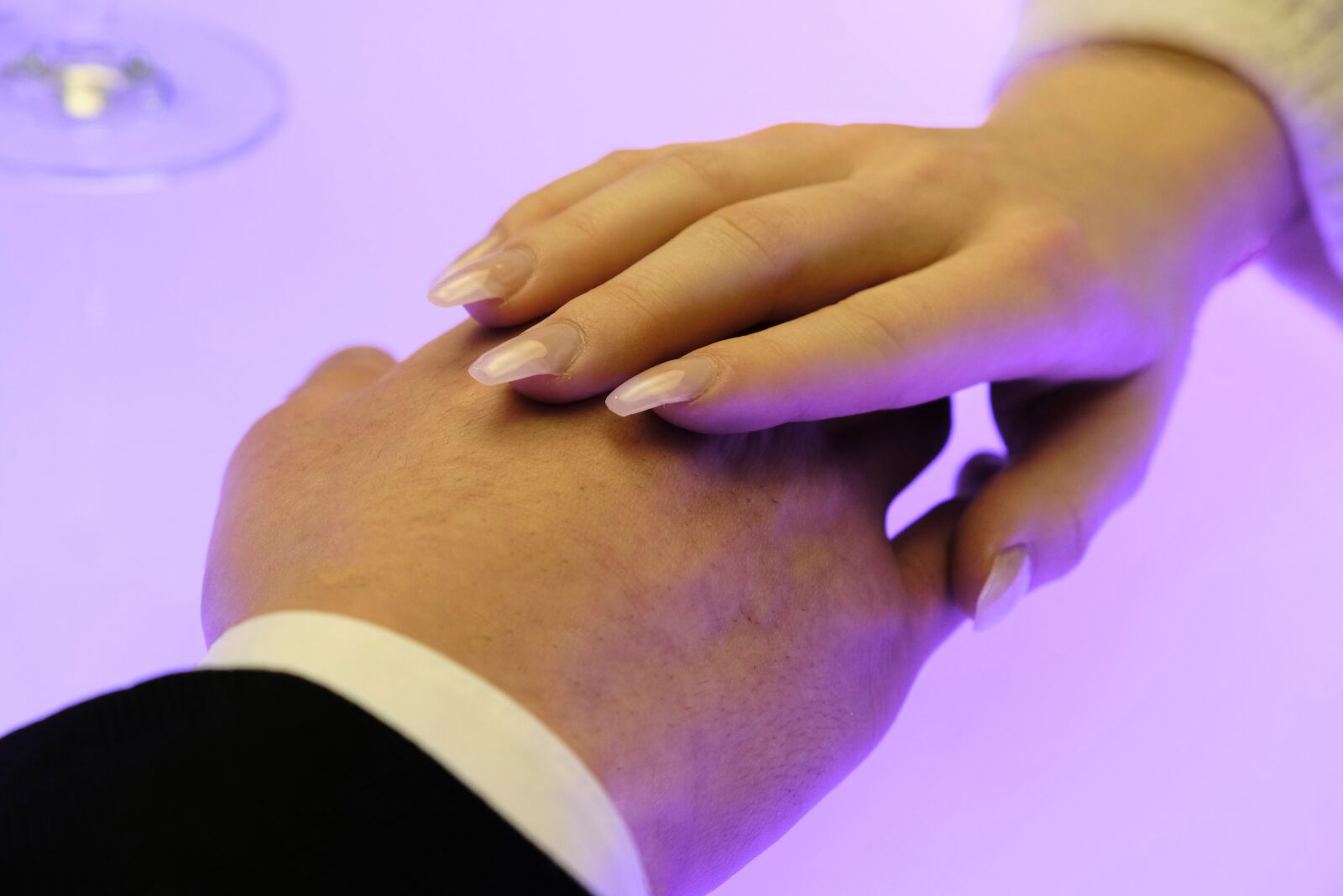 Fujifilm XF 18-55mm F2.8-4 R LM OIS sample photo. Hands, contact, affection photography