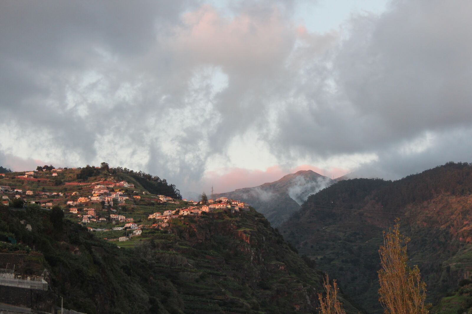 Canon EOS 600D (Rebel EOS T3i / EOS Kiss X5) sample photo. Madeira, mountains, clouds photography