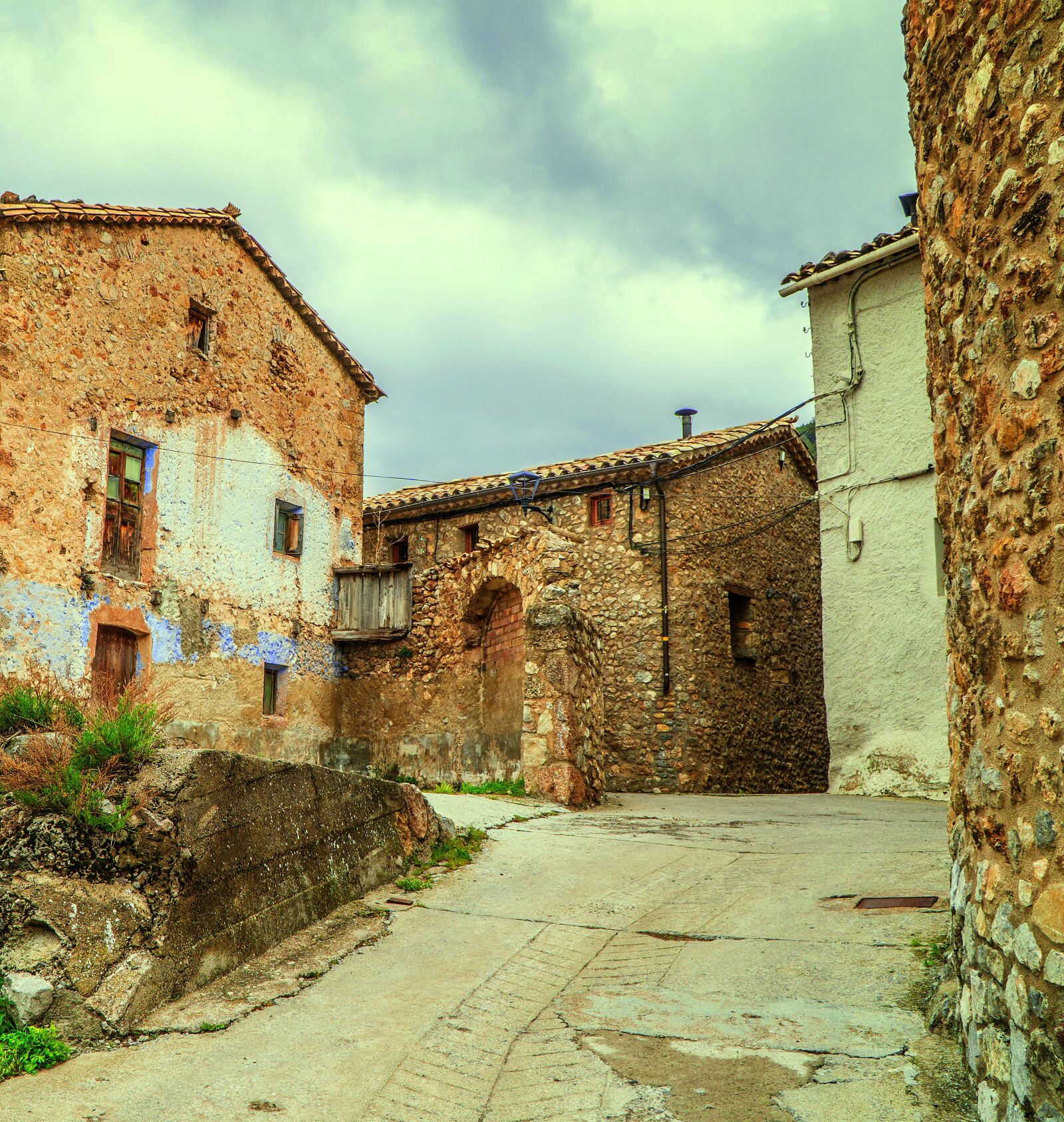Sony a6000 + Sony E PZ 18-105mm F4 G OSS sample photo. People, rural, house photography