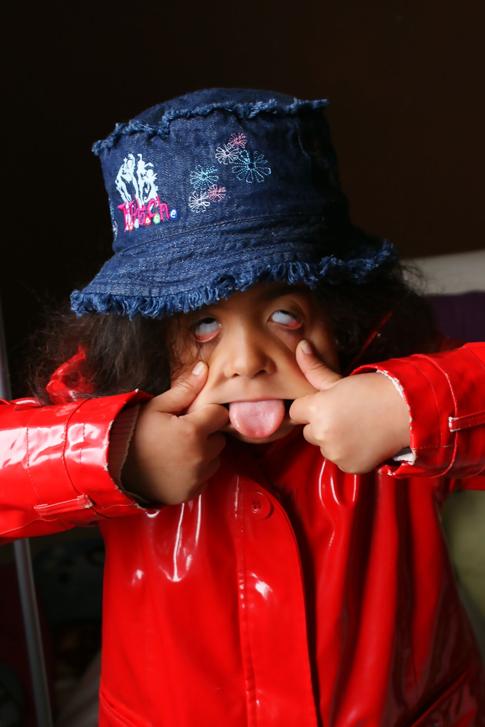 Sony Alpha DSLR-A200 sample photo. Child, grimace, face photography