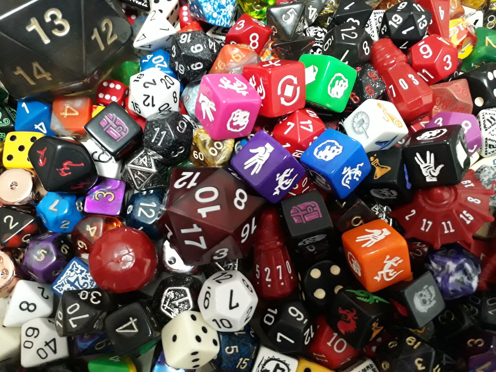 Samsung Galaxy J7 Prime sample photo. Dice, d20, game photography
