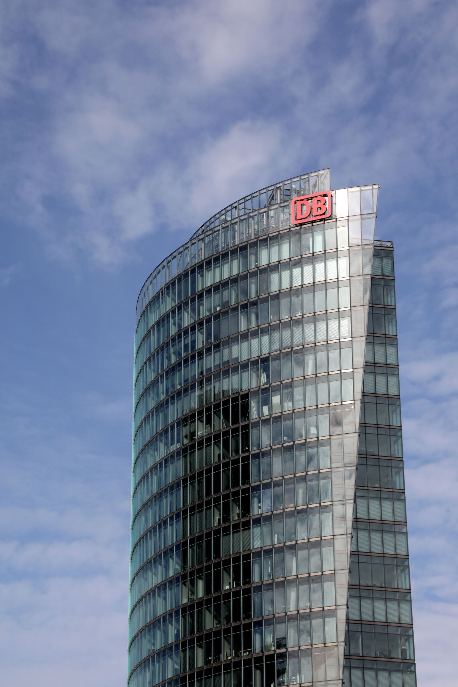 Canon EOS 5D Mark IV sample photo. Berlin, germany, building photography