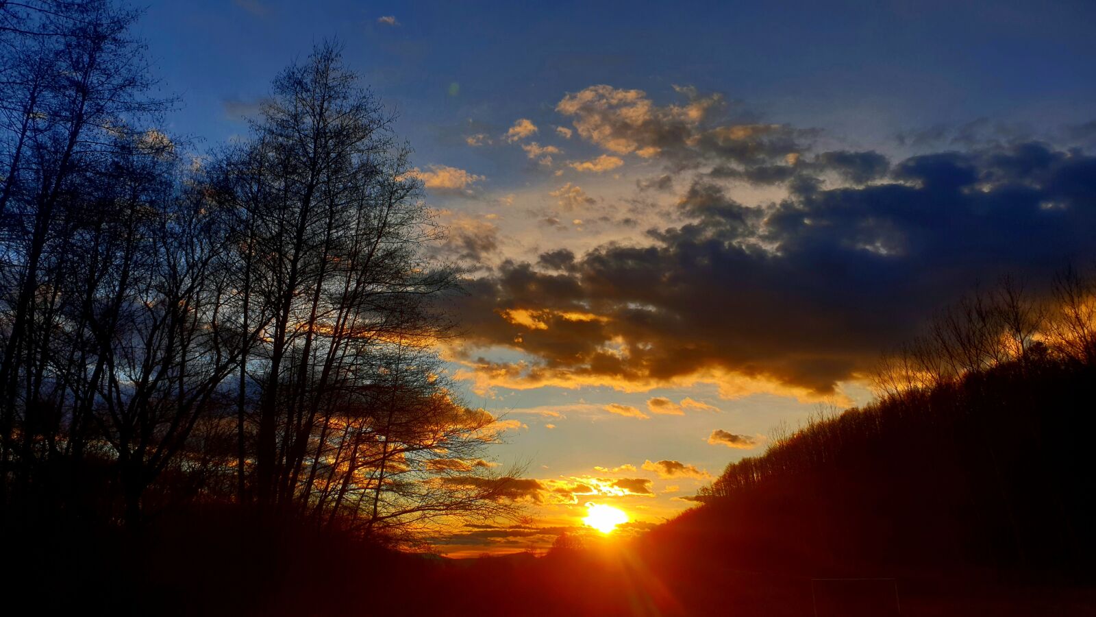 Samsung Galaxy S9 sample photo. Sunset, clouds, mountain photography