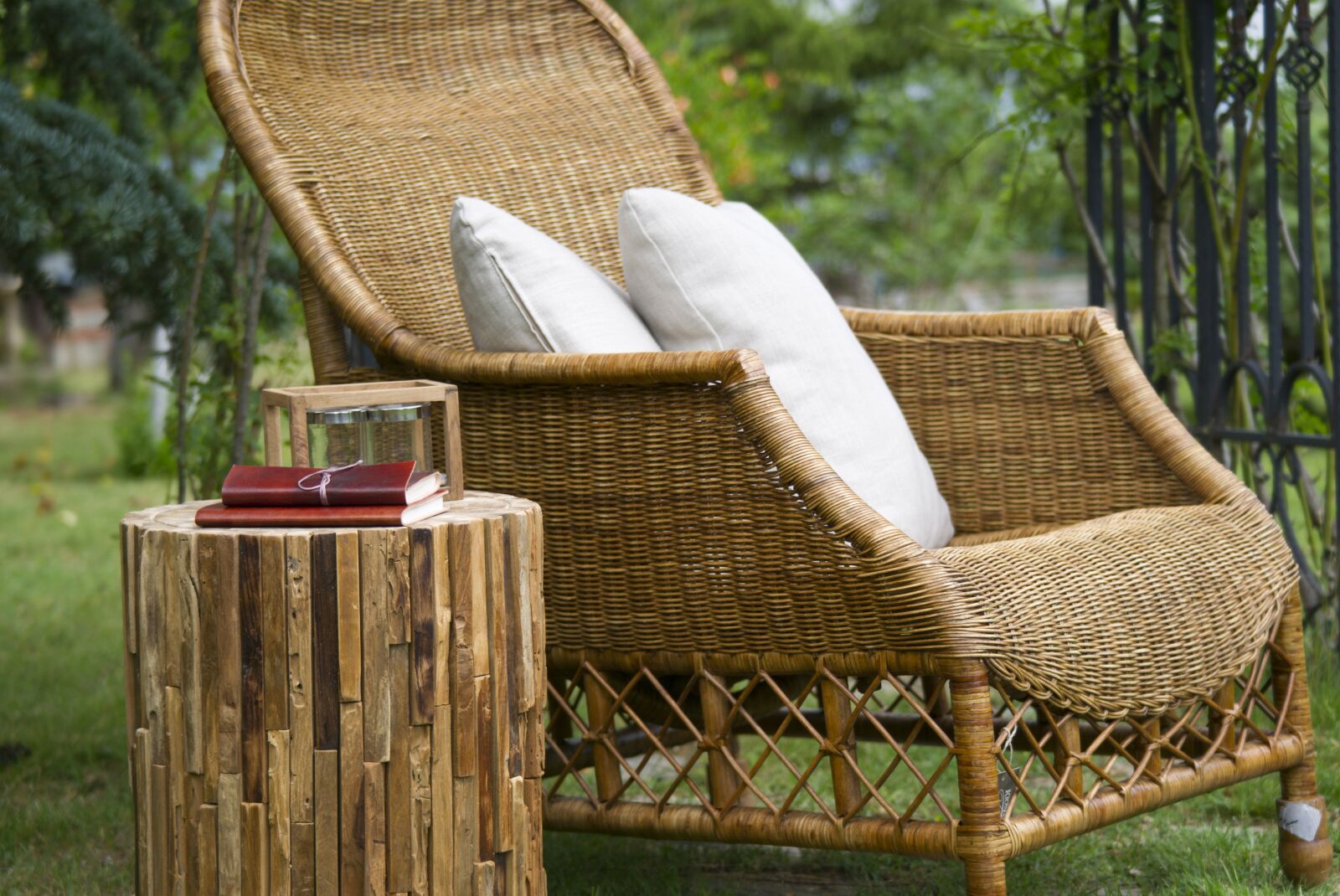 Sony Alpha DSLR-A850 sample photo. Wire mesh, chair, furniture photography