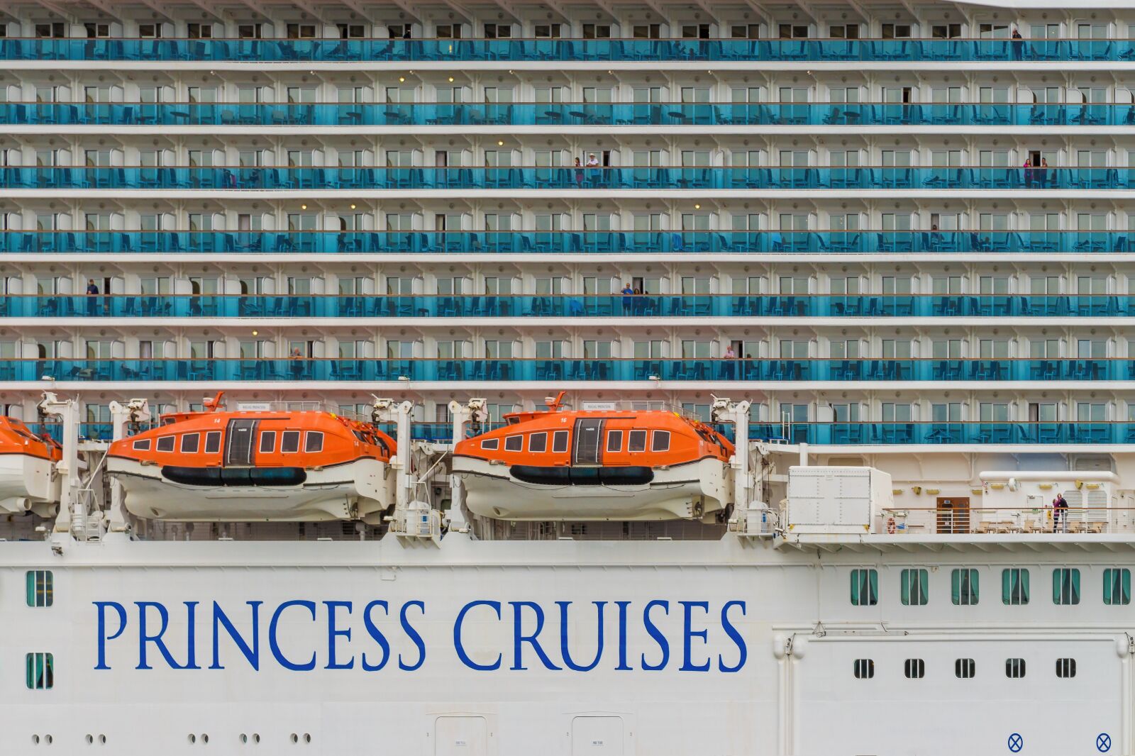 Canon EOS 700D (EOS Rebel T5i / EOS Kiss X7i) sample photo. Cruise, ship, floating hotel photography