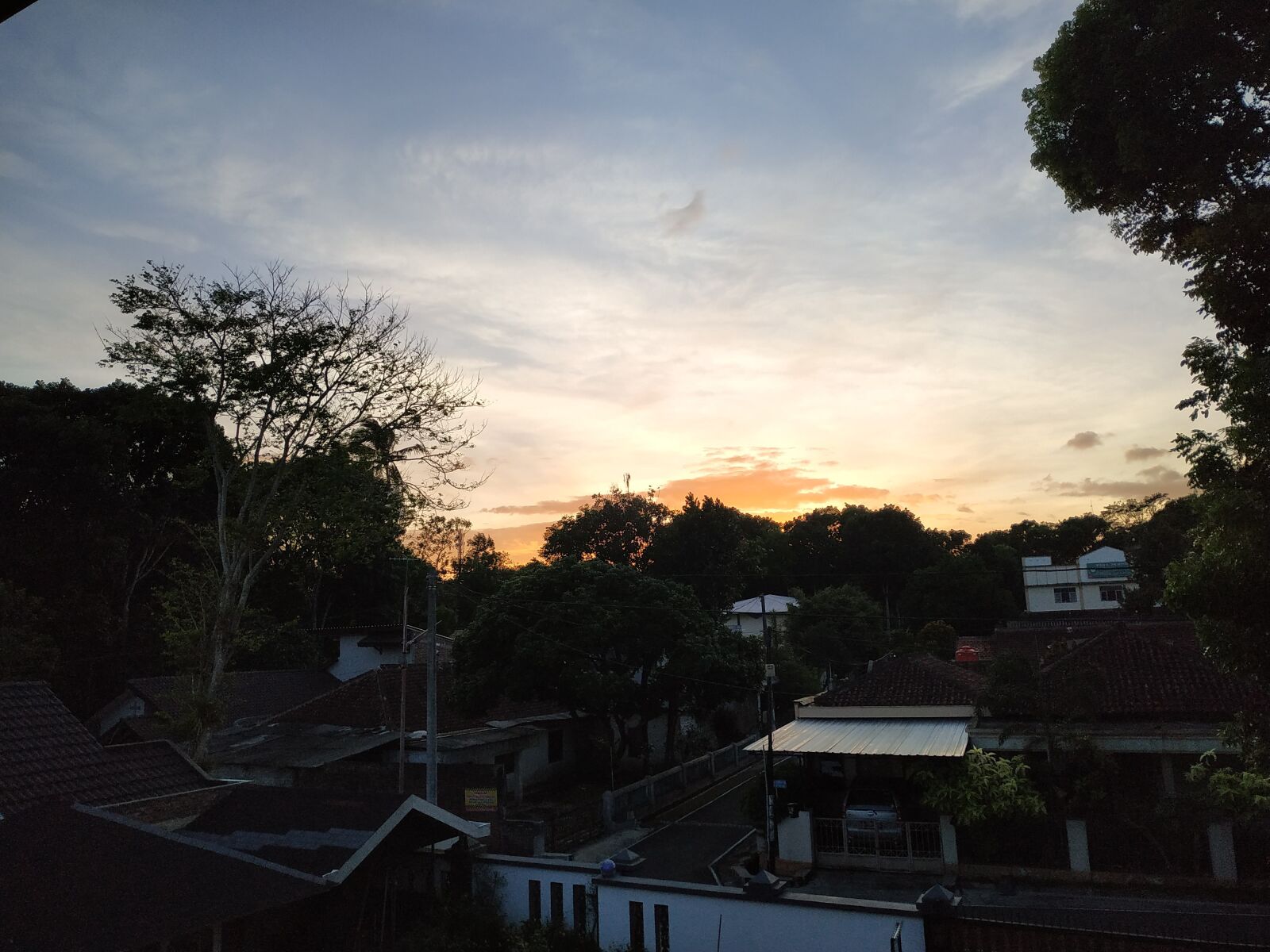 Xiaomi Redmi Note 6 Pro sample photo. Sunrise, neighborhood, silhouette photography