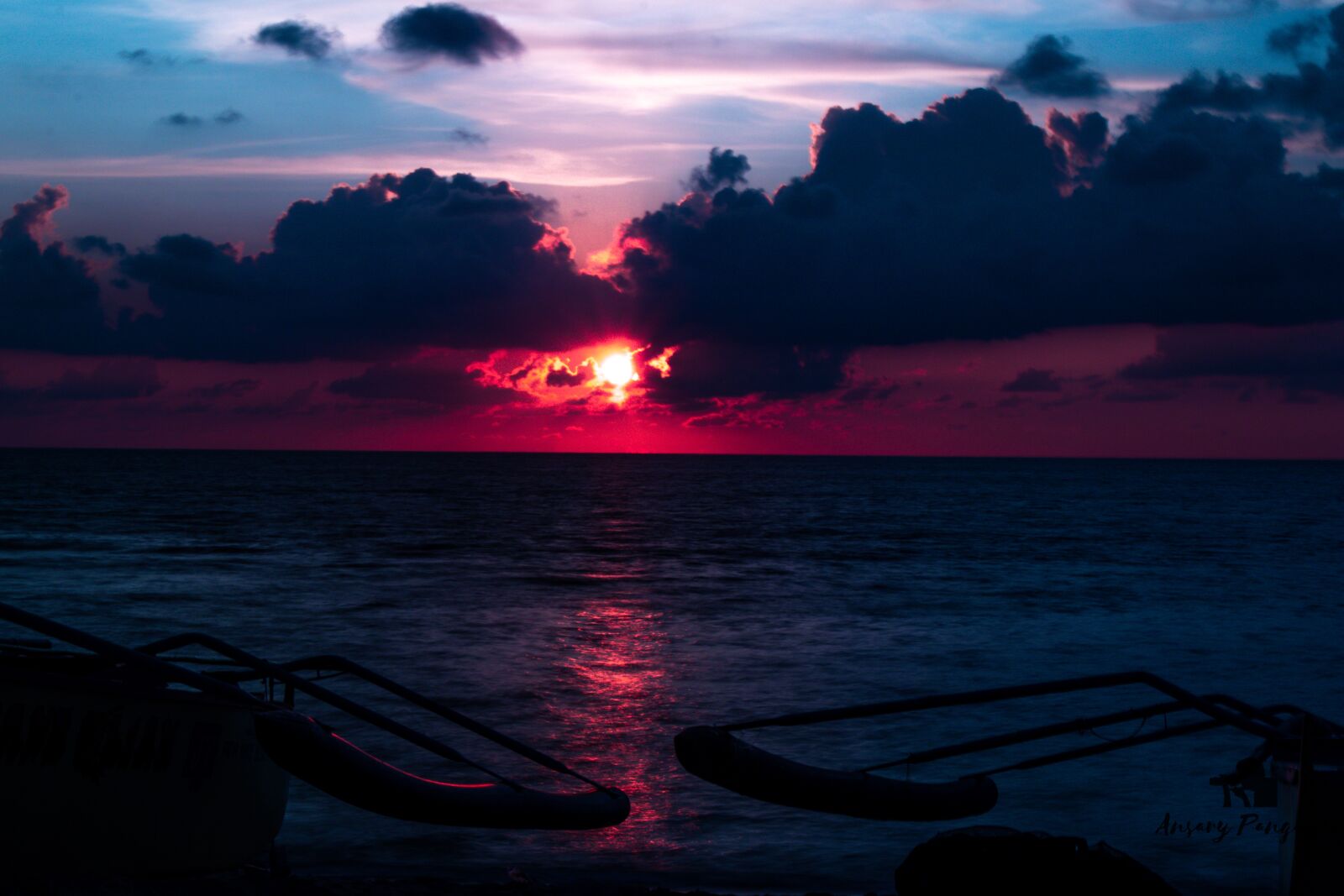 Canon EF-S 18-135mm F3.5-5.6 IS USM sample photo. Sunset at the beach photography
