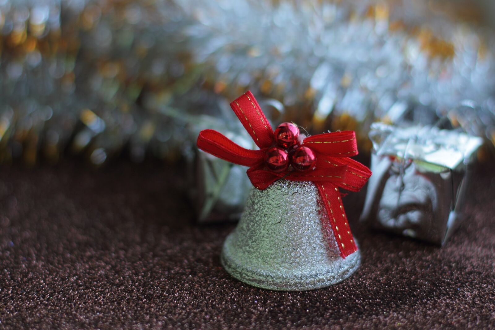 Canon EOS 7D + Canon EF 50mm F1.4 USM sample photo. Christmas, decoration, holiday photography