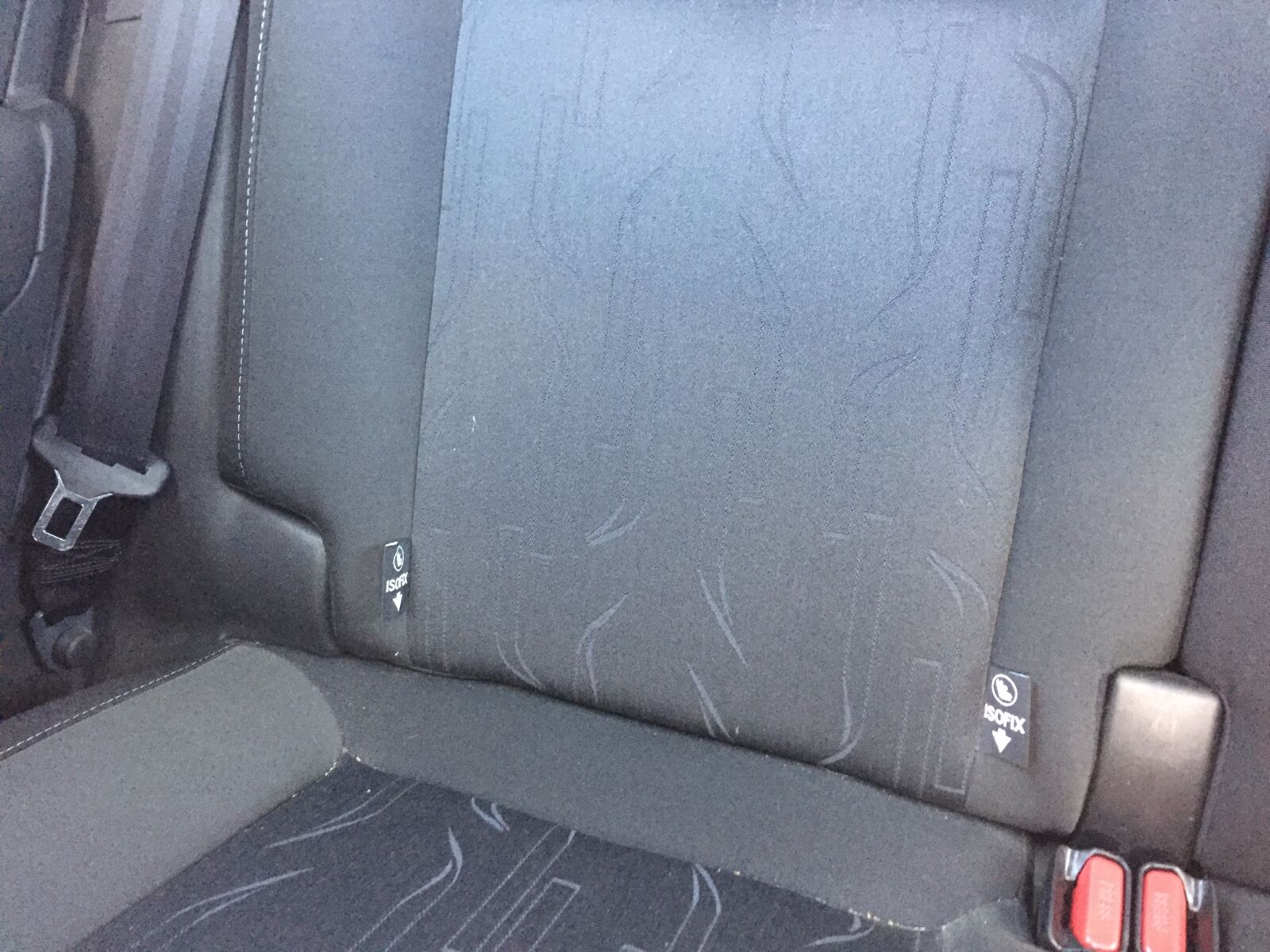 iPhone 6 back camera 4.15mm f/2.2 sample photo. Car, isofix, seat photography